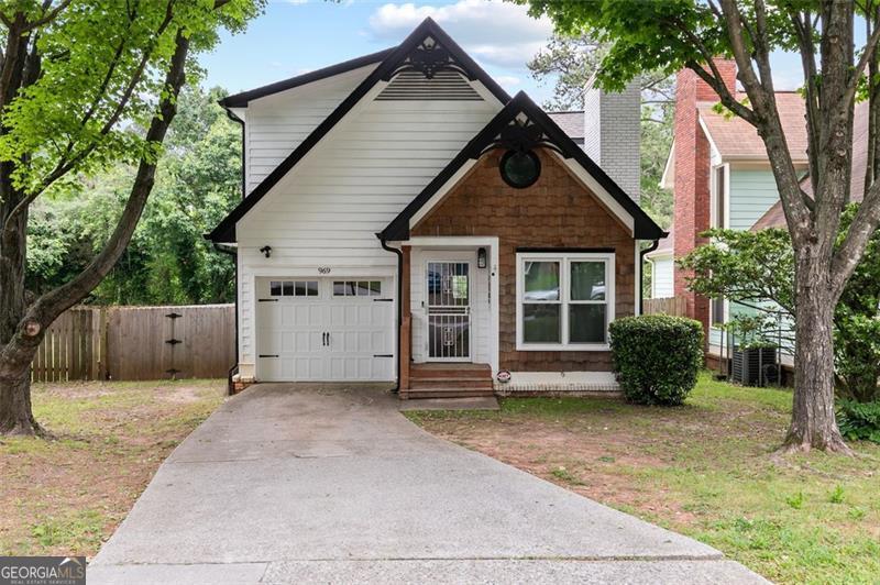 969 Oak Property Photo 1