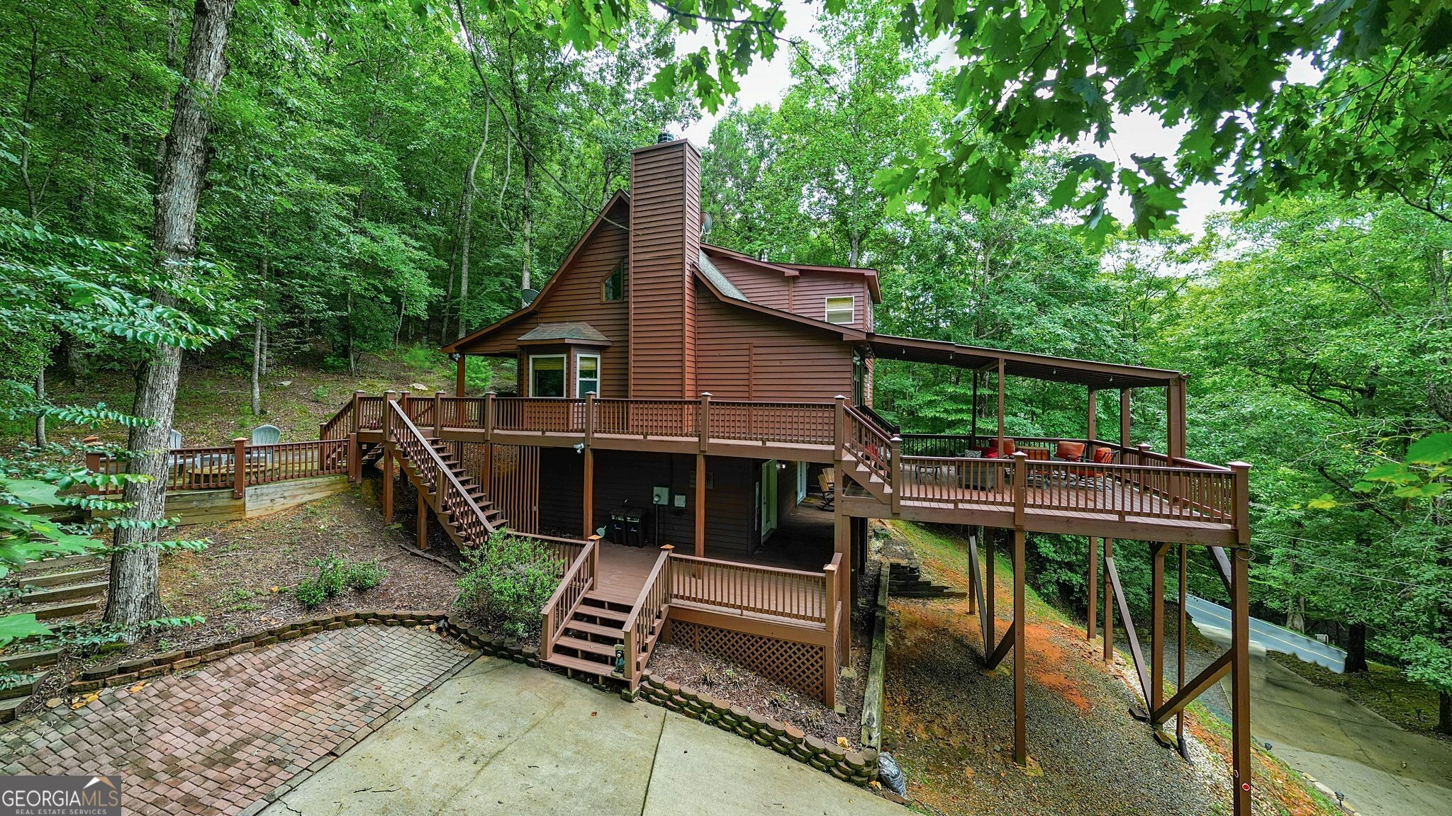1122 Beaver Lake Drive Property Photo 3