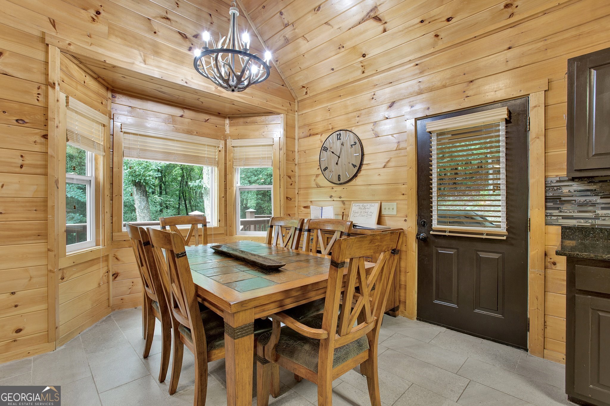 1122 Beaver Lake Drive Property Photo 8