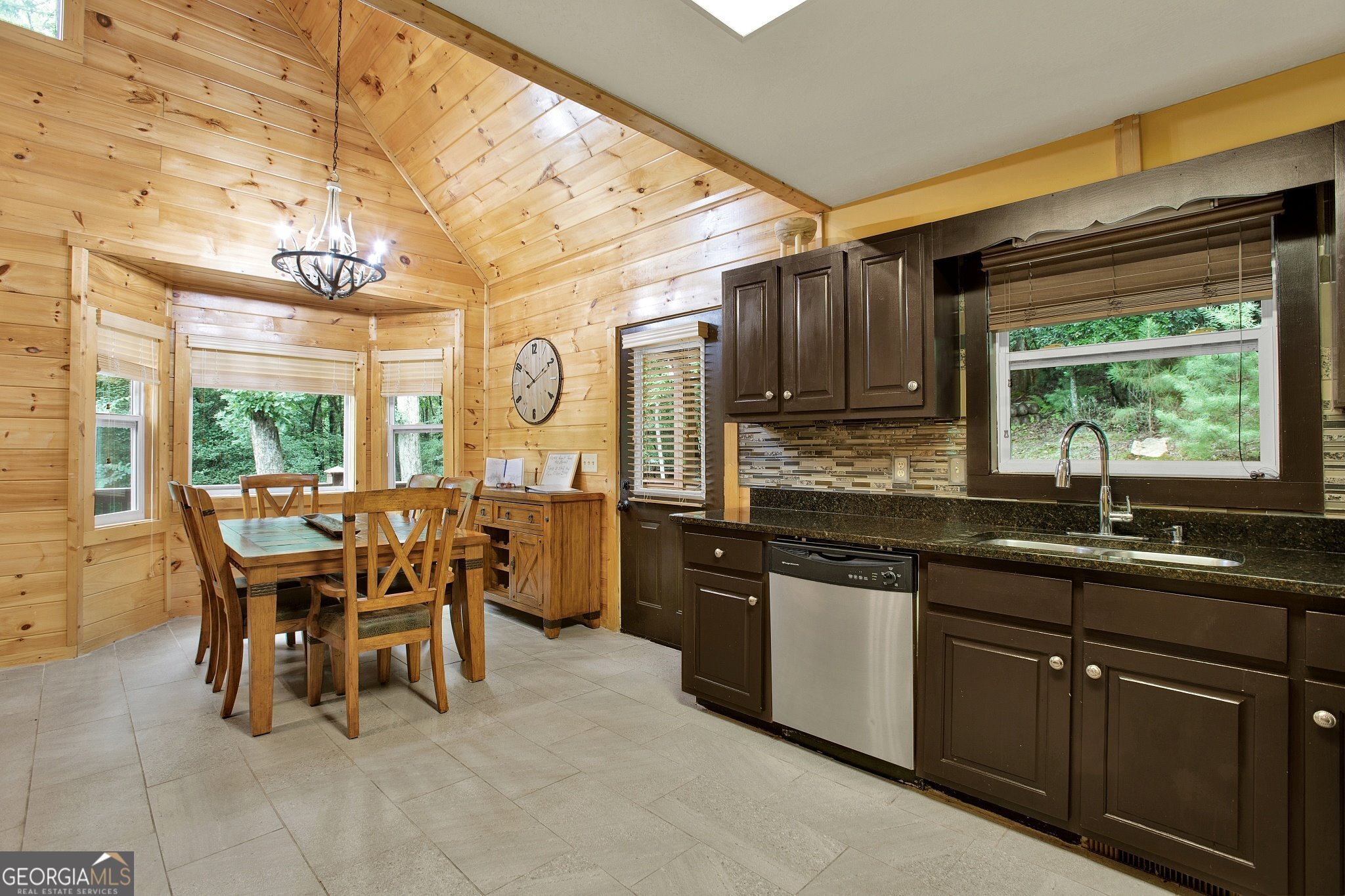 1122 Beaver Lake Drive Property Photo 11
