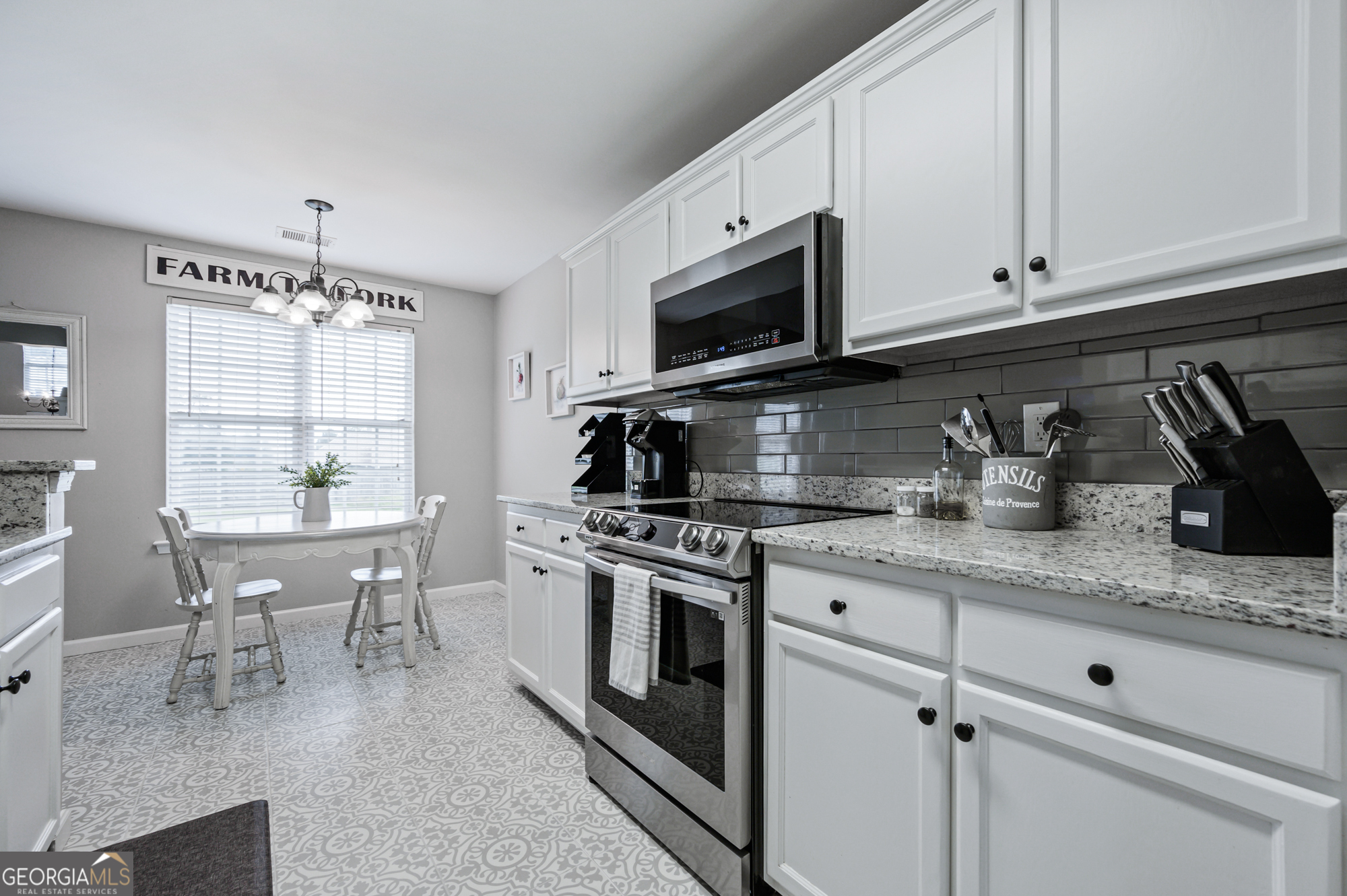 11 Cobblestone Drive Nw Property Photo 4