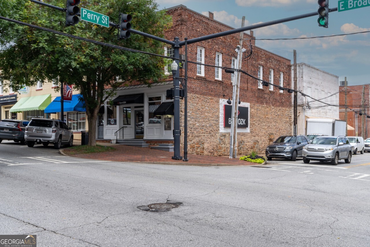 10 E Broad Street Property Photo 3