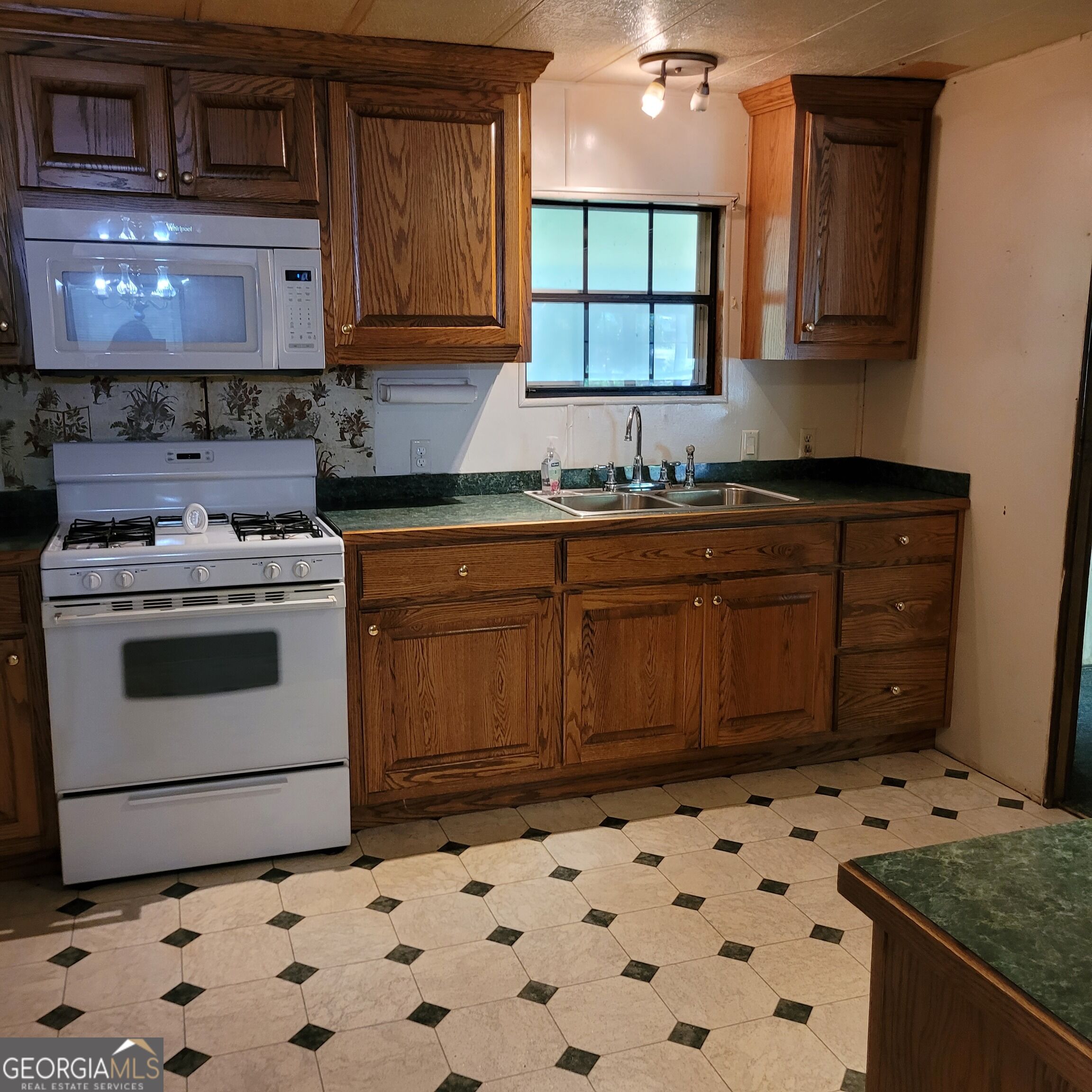 1820 Ridge Road Property Photo 6