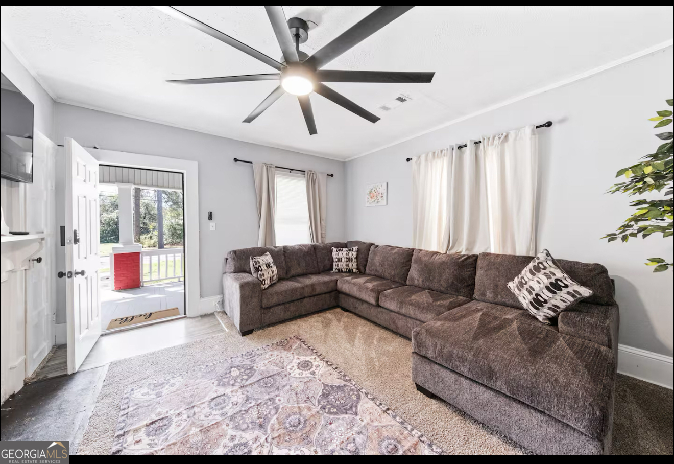 863 Richmond Street Property Photo 4