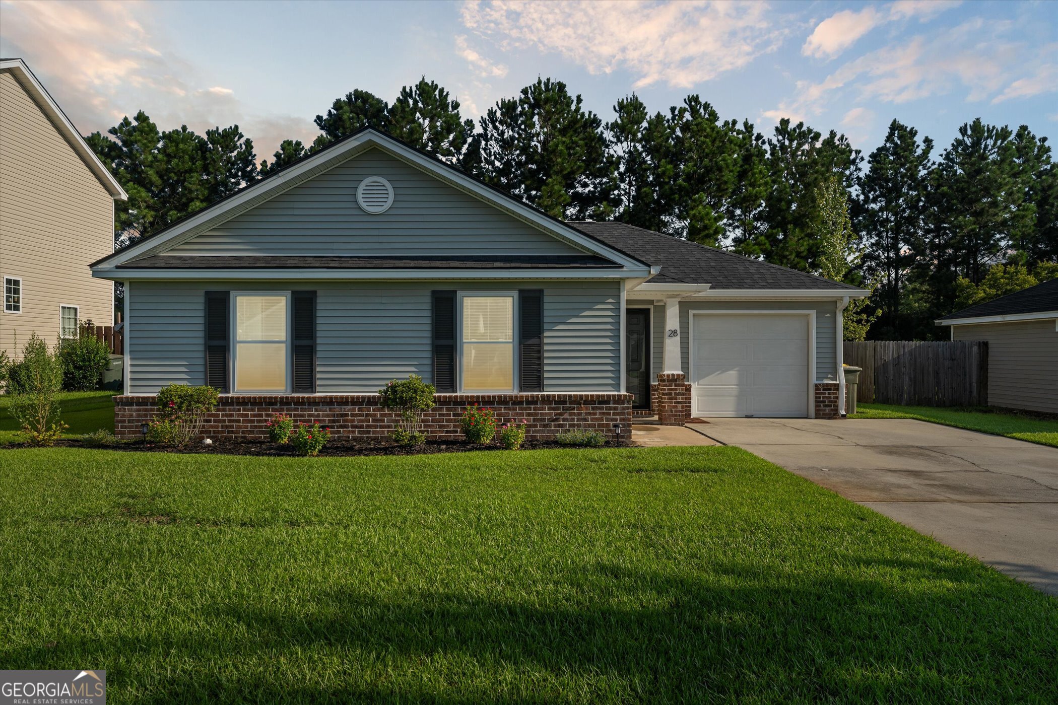 28 Twin Oaks Place Property Photo 1