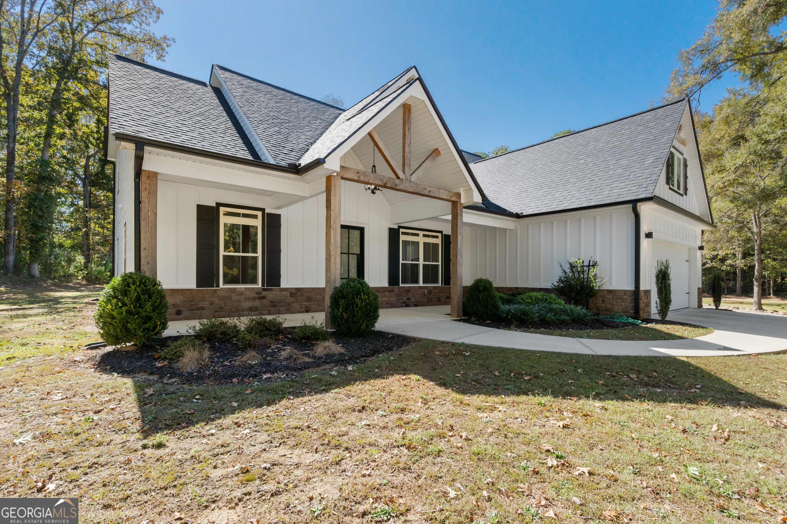 130 E Crestwood Road Property Photo 1