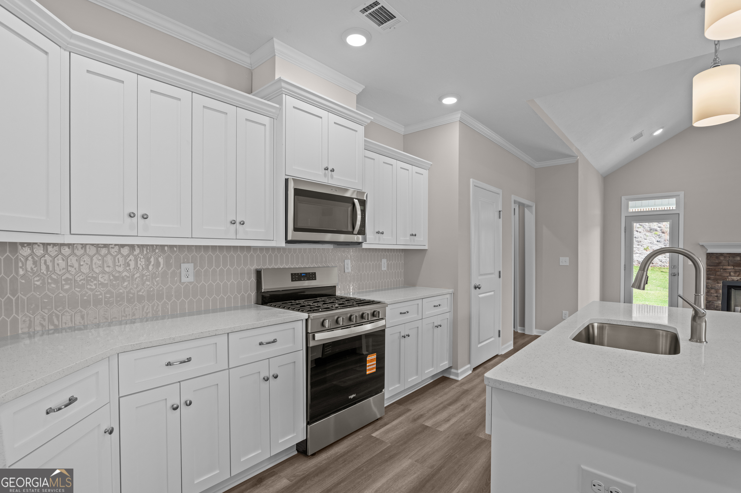 214 Dublin Loop Property Photo 6