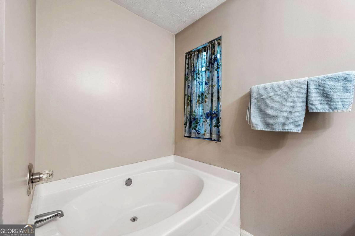 1552 Eastern Sunrise Lane Property Photo 18