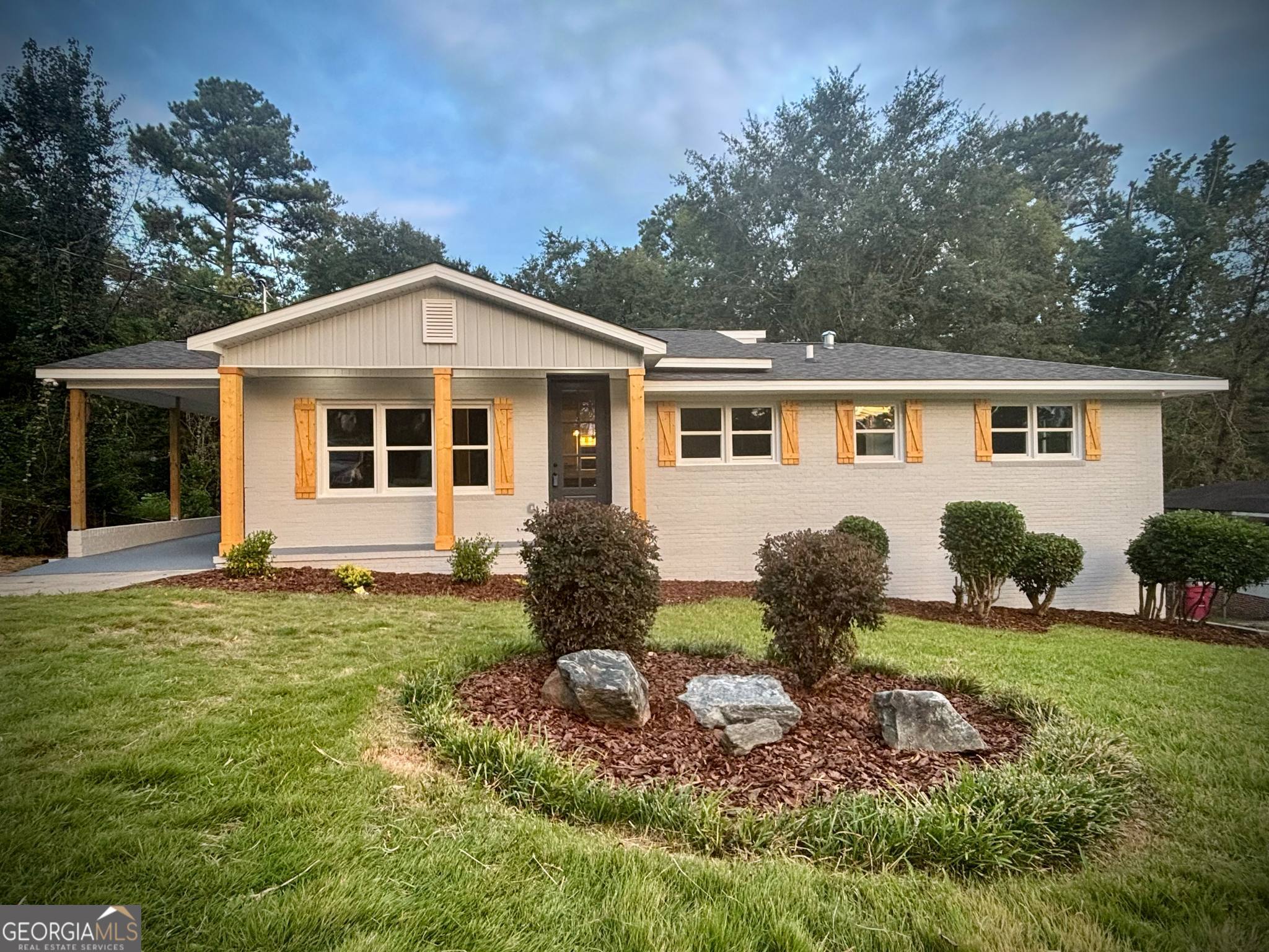 2371 Kensington Road Property Photo 1