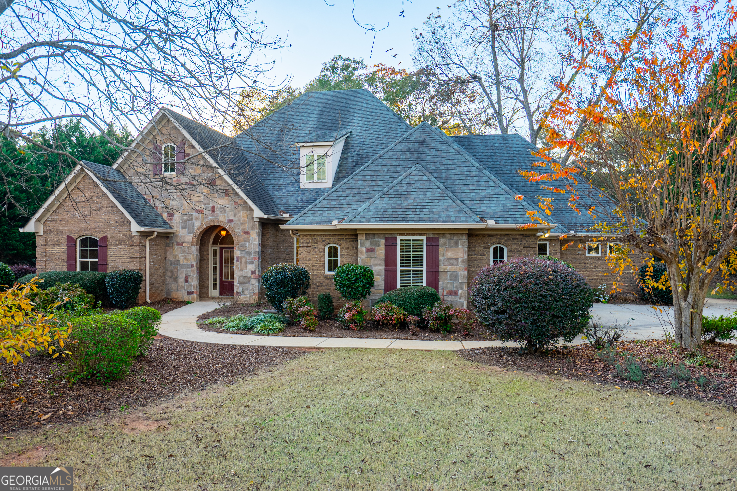 101 Riverbluff Drive Property Photo 1