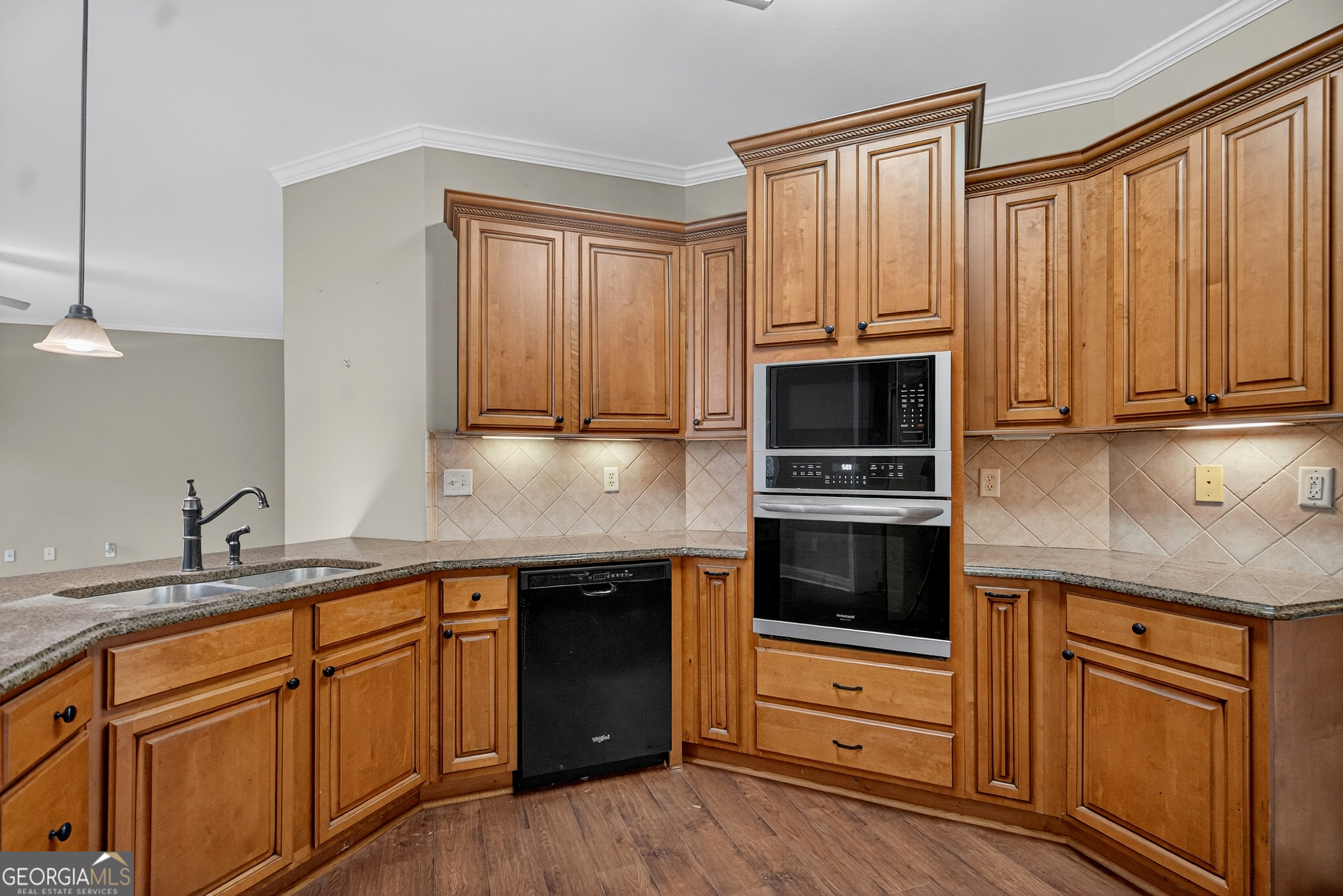 101 Riverbluff Drive Property Photo 4