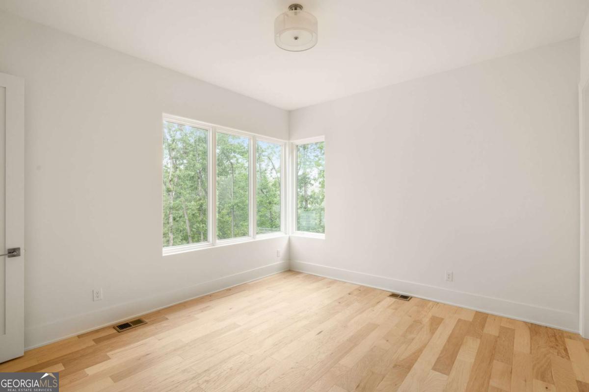 1064 Lupo Loop Property Photo 28