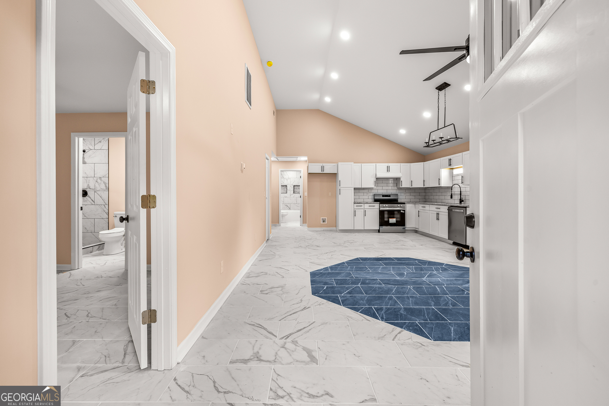 596 Watson Street Property Photo 4