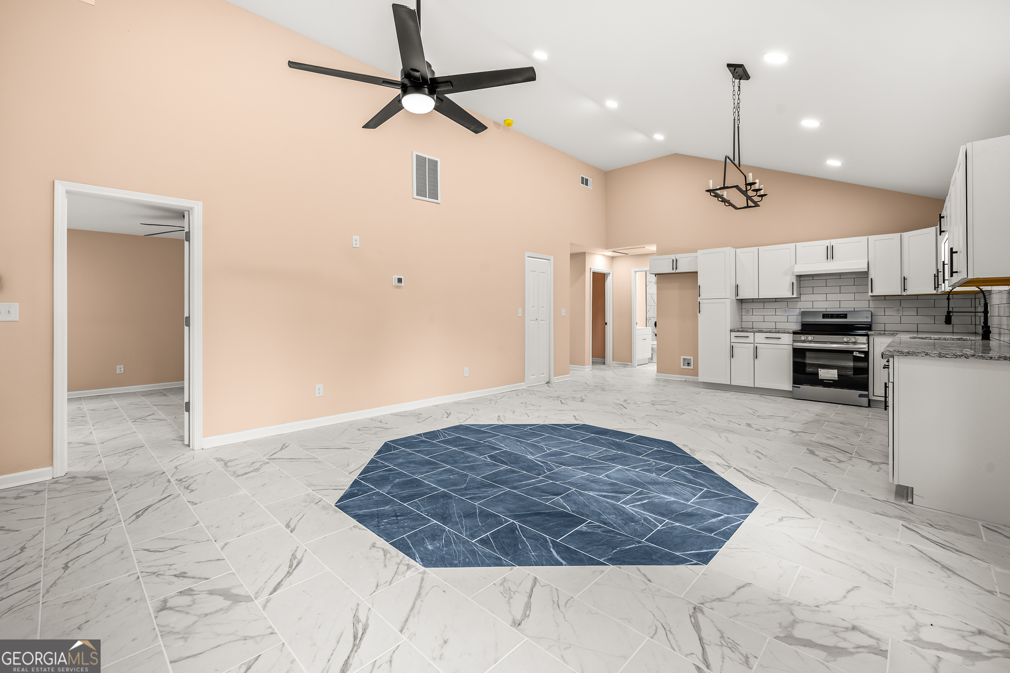 596 Watson Street Property Photo 10