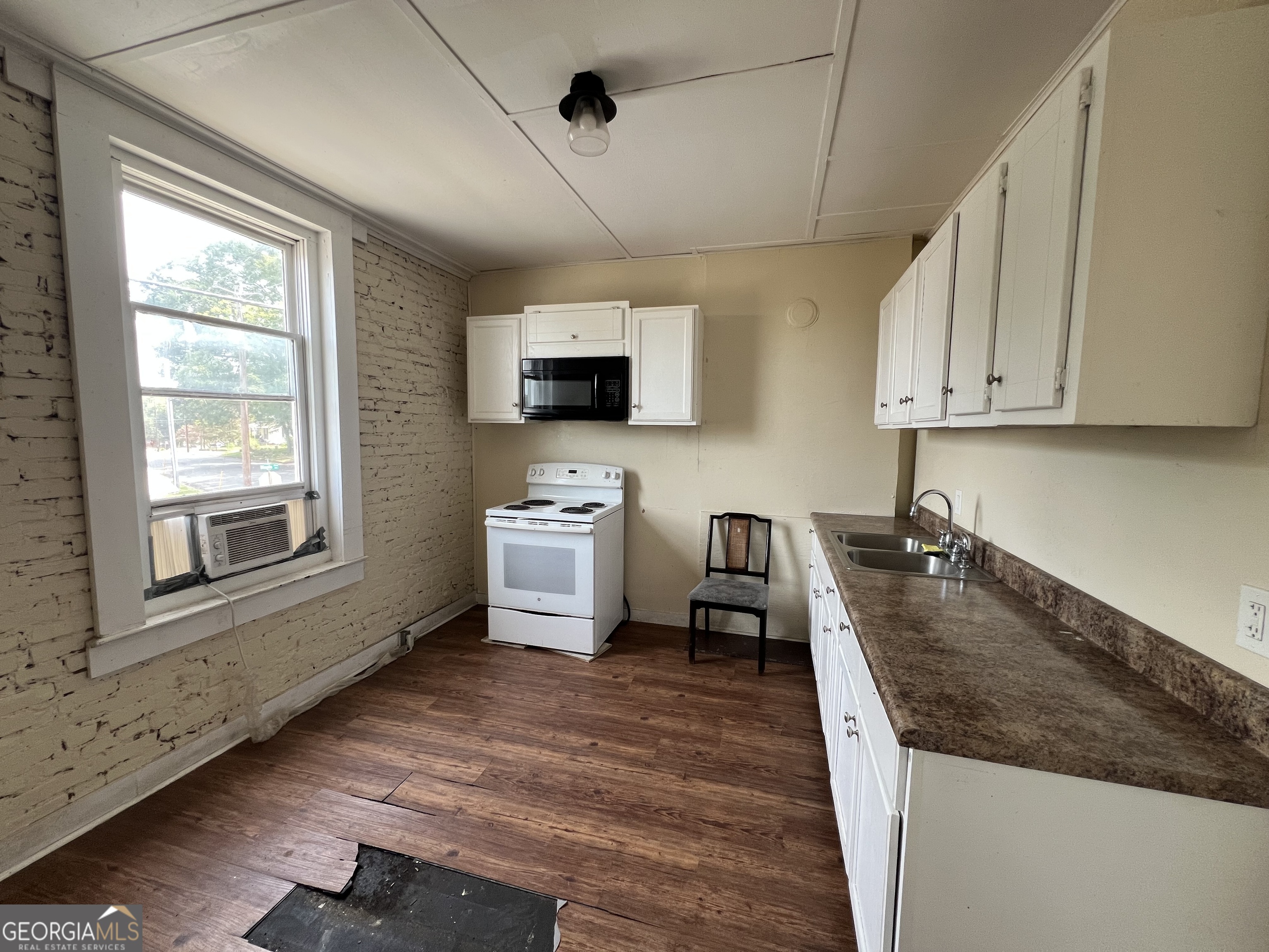 700 Maple Avenue Sw Property Photo 2