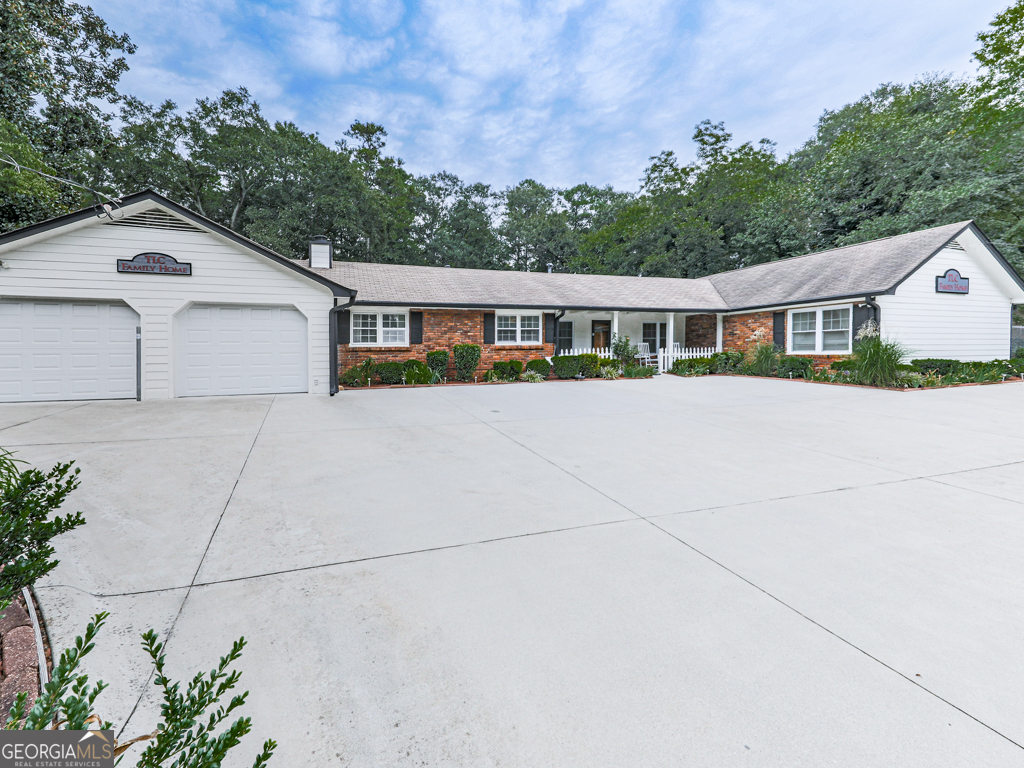 3605 Shallowford Road Property Photo 1