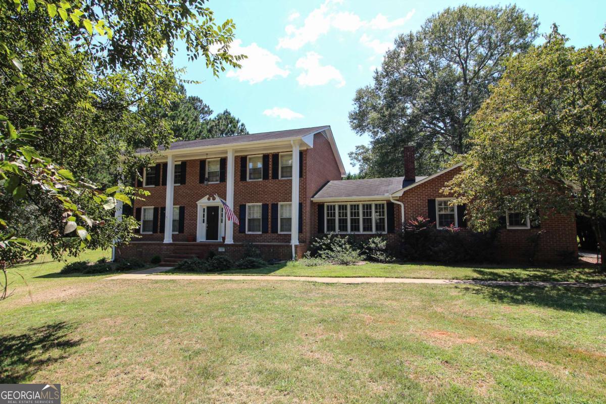 205 Robin Road Property Photo 1