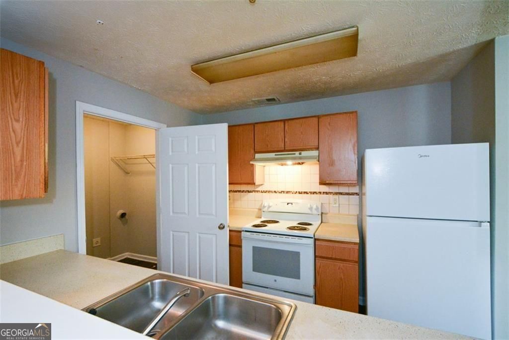 8304 Fairington Village Drive # 8304 Property Photo 16