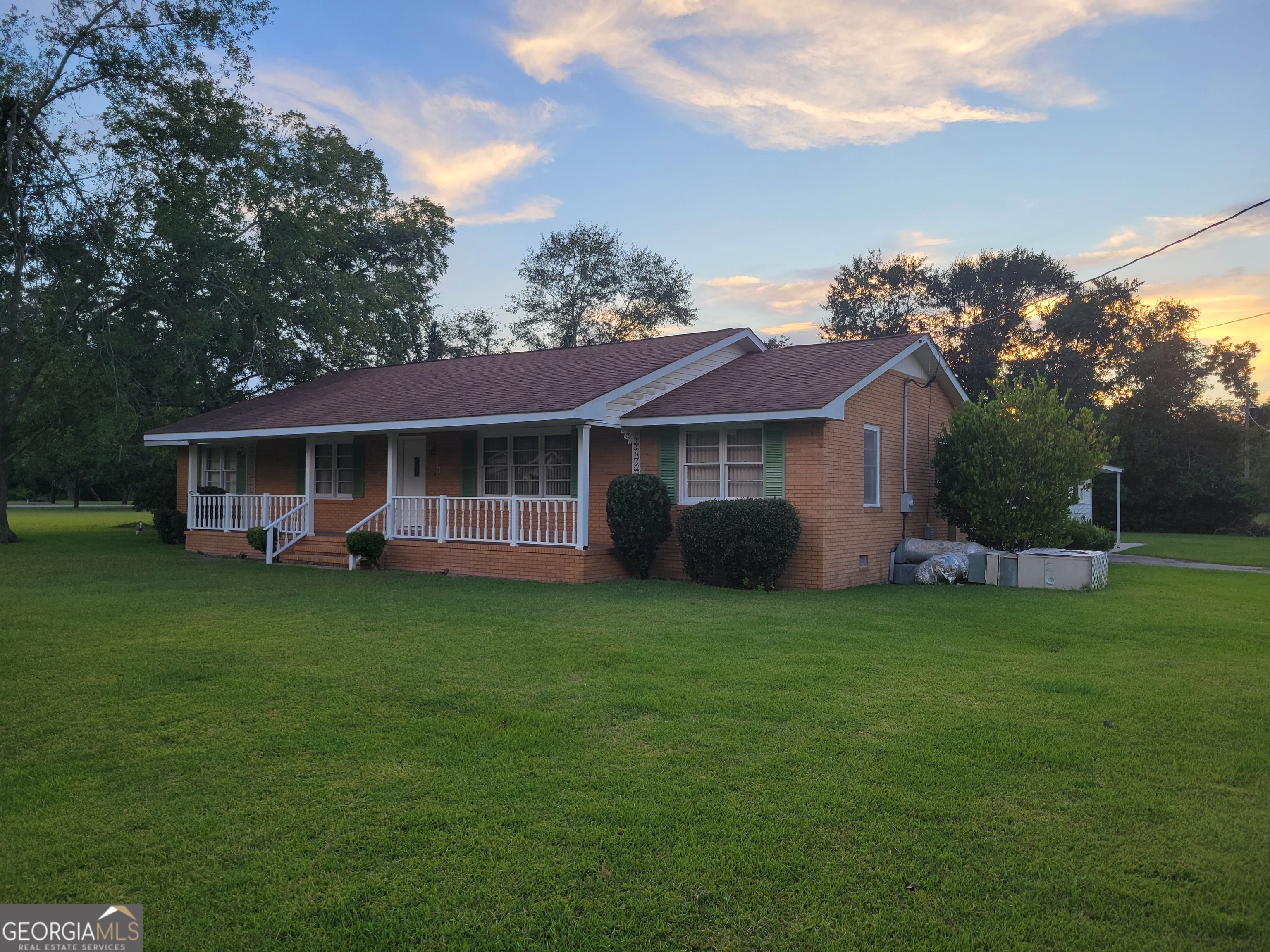 139 Moore Street N Property Photo 1