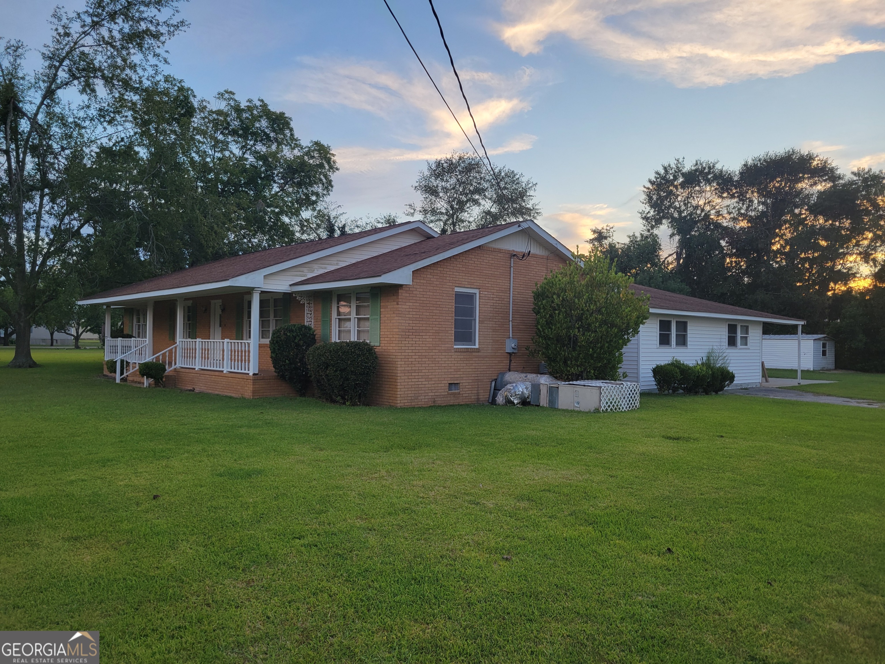 139 Moore Street N Property Photo 2