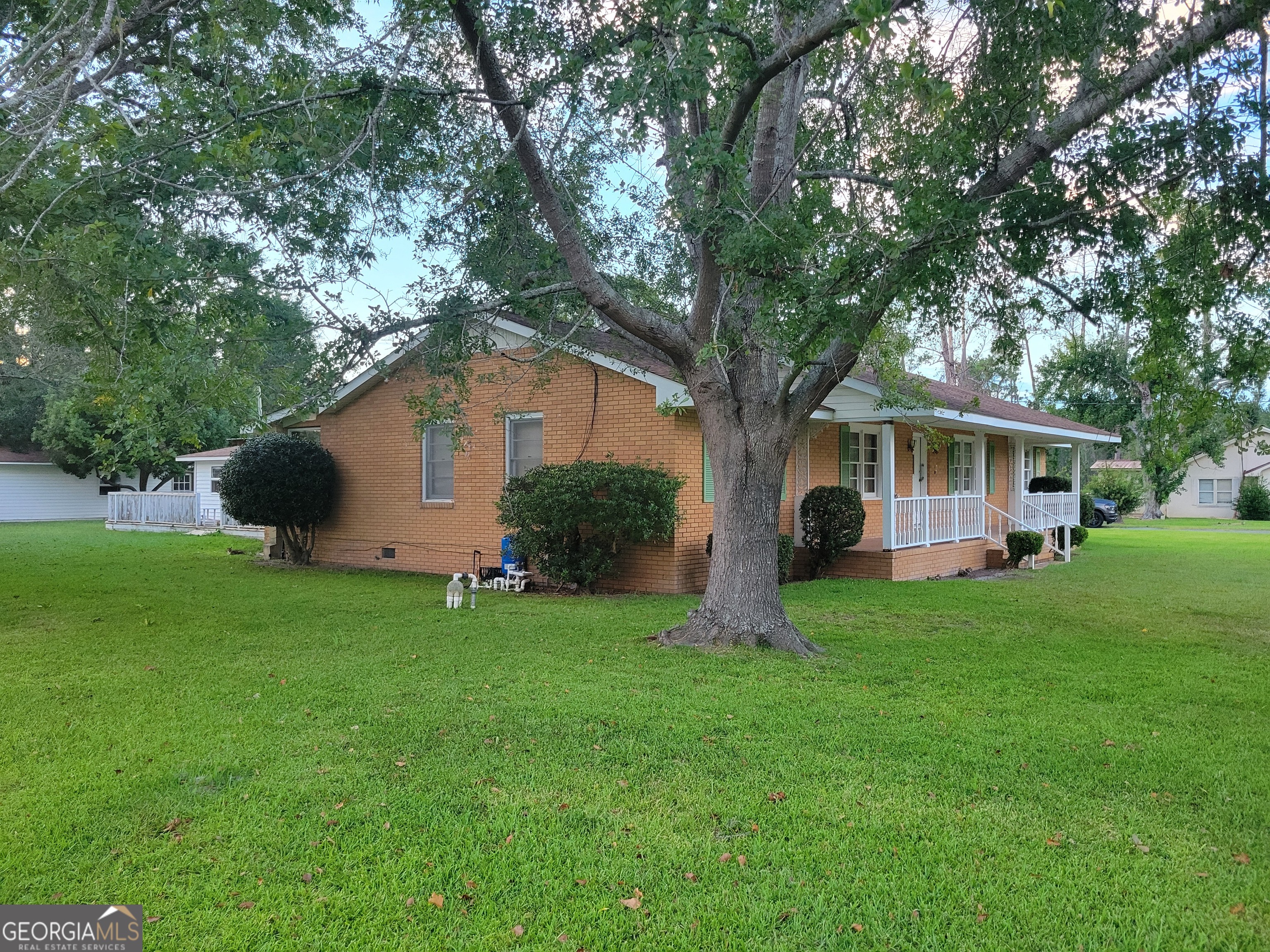 139 Moore Street N Property Photo 4