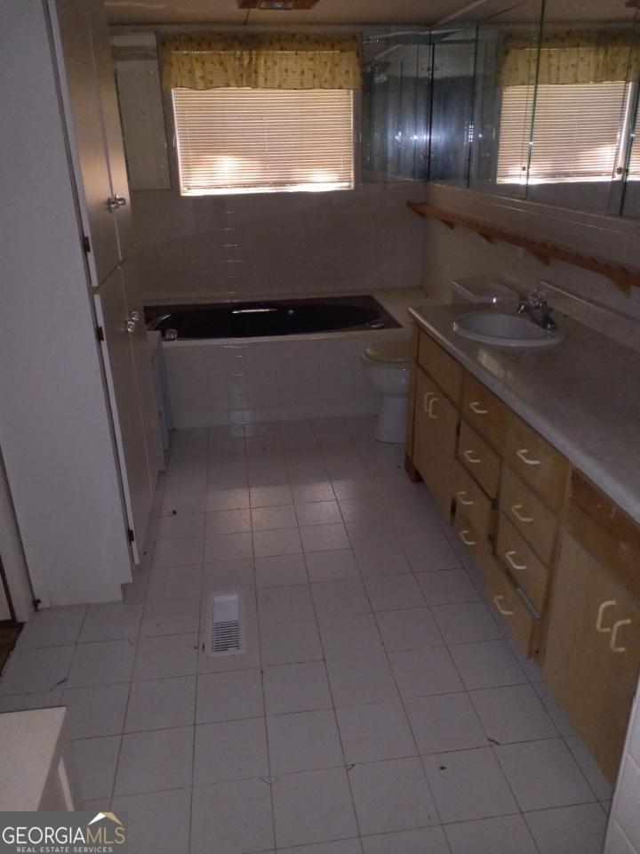 139 Moore Street N Property Photo 14