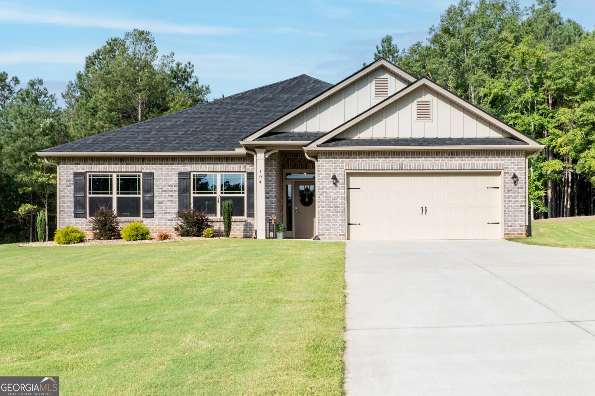 104 Eagle Heights Drive Property Photo 1
