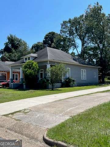 612 E 12th Avenue Property Photo 5