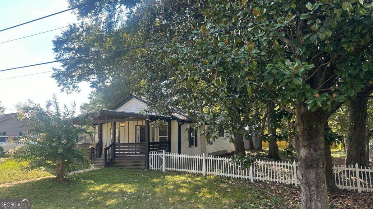102 Oak Street Property Photo 4