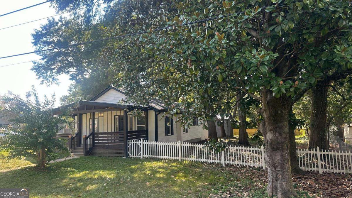 102 Oak Street Property Photo 5