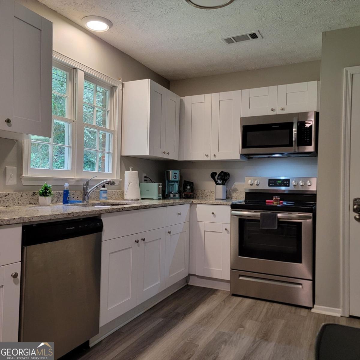 192 Sunny Hills Drive Property Photo 3