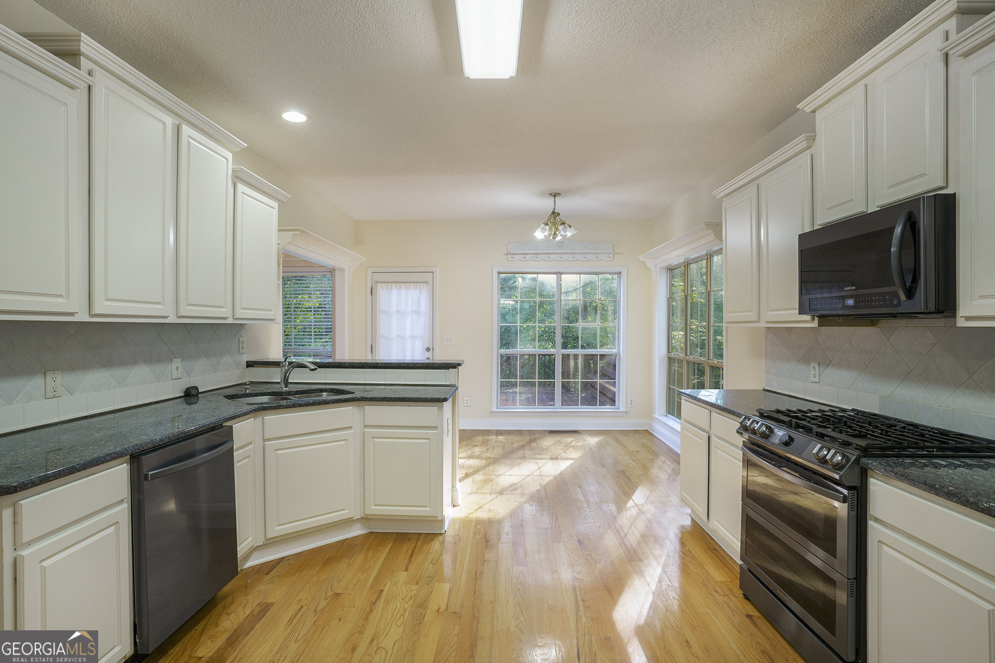 407 River Forest Drive Property Photo 10