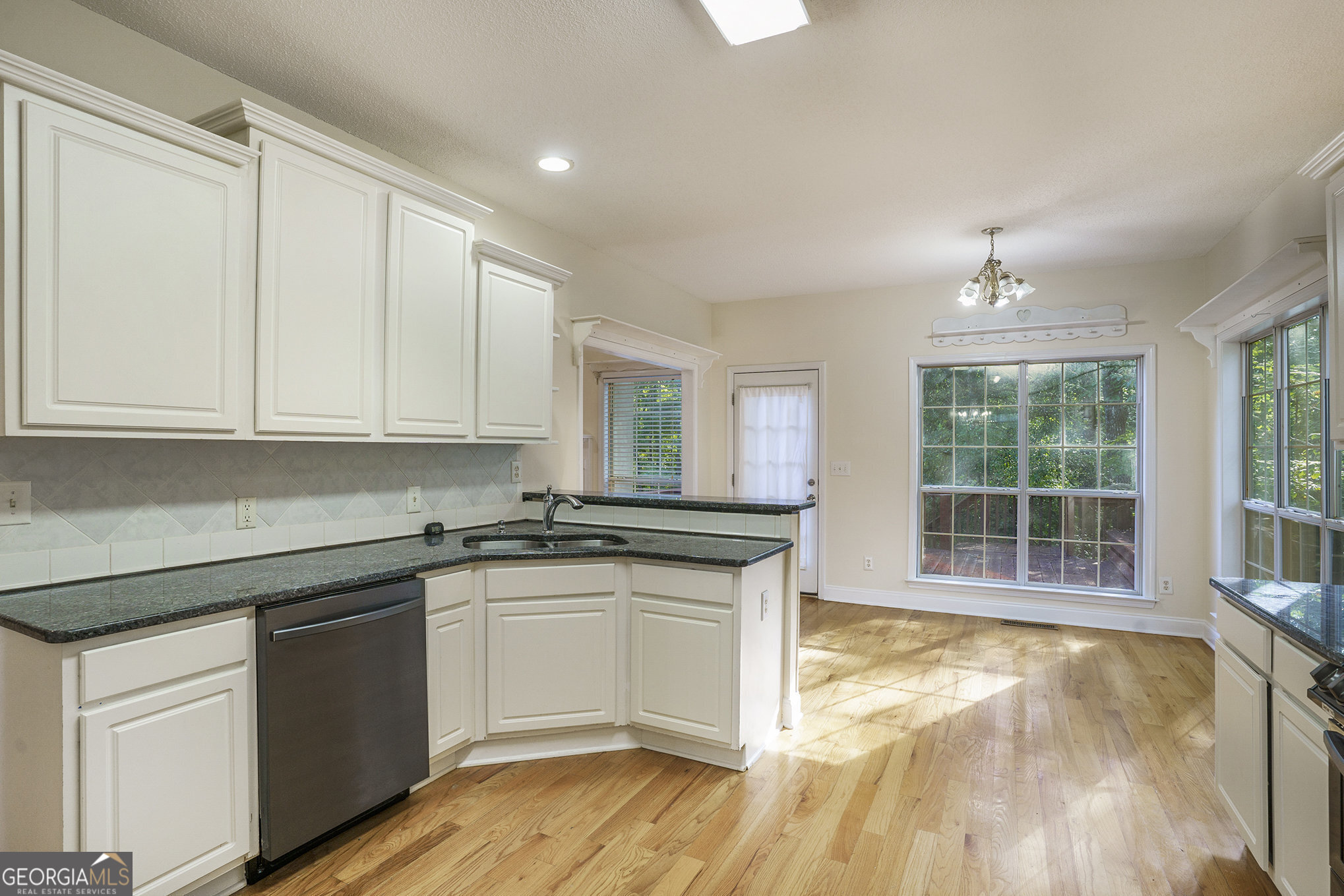 407 River Forest Drive Property Photo 11