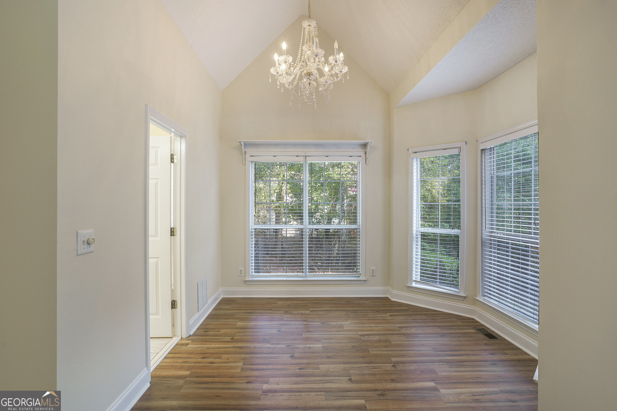 407 River Forest Drive Property Photo 18