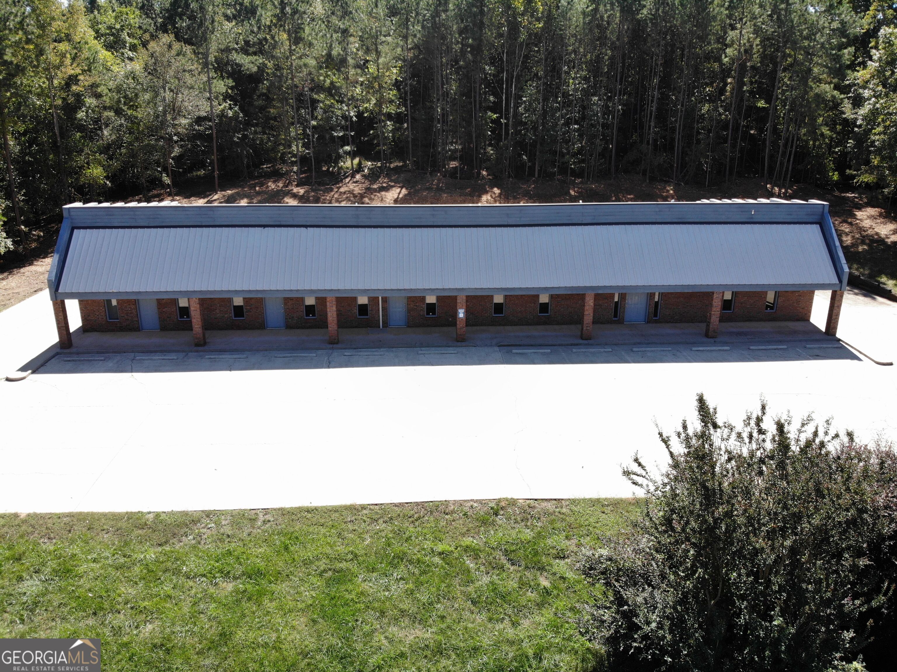 232 Industrial Park Drive Property Photo 2