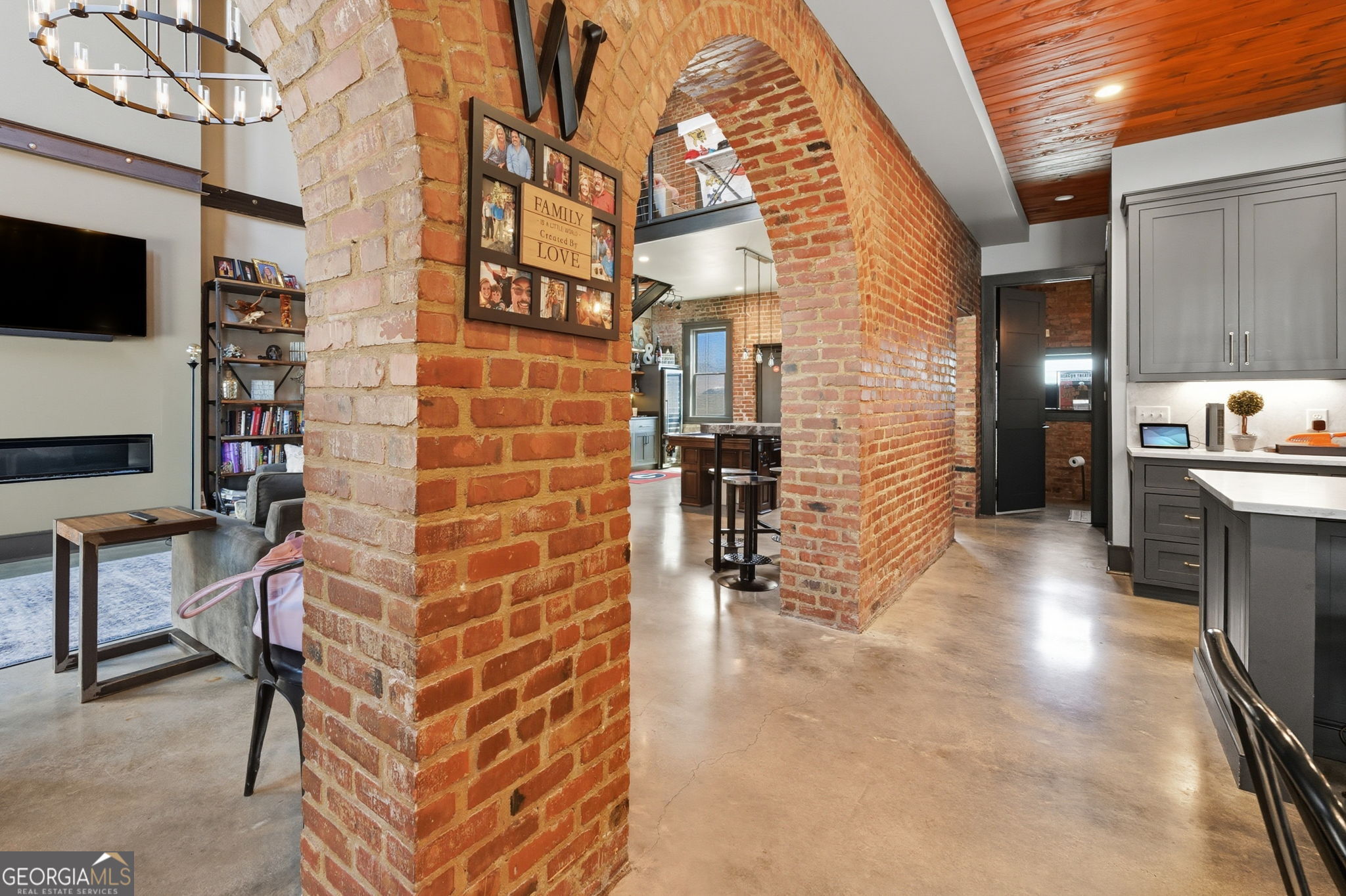534 2nd Street Property Photo 5