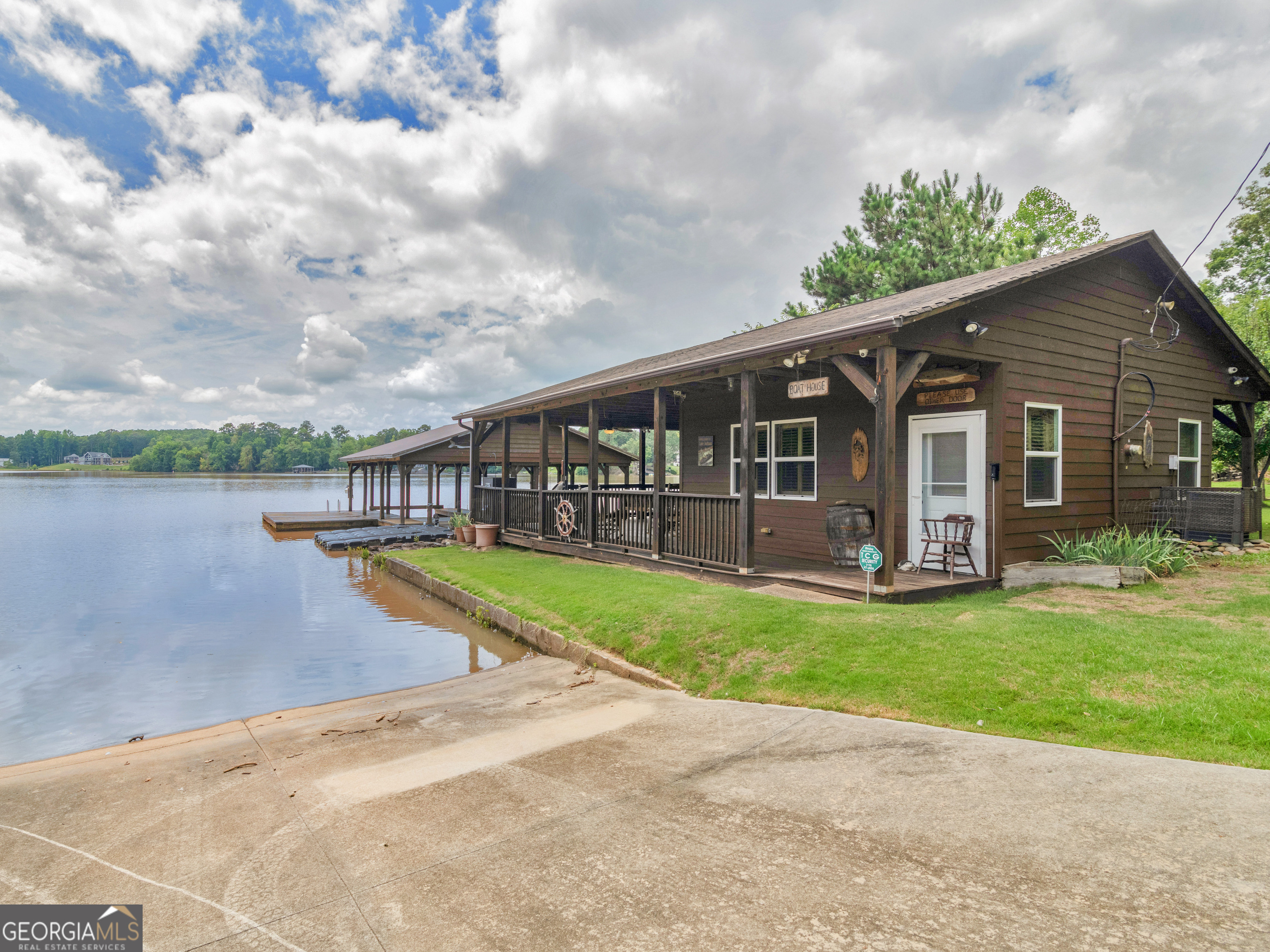 800 Rocky Point Road Property Photo 2