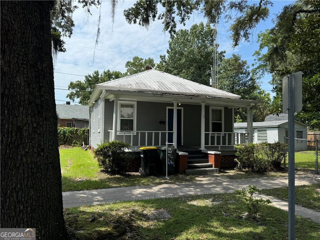 737 E 37th Street Property Photo 3