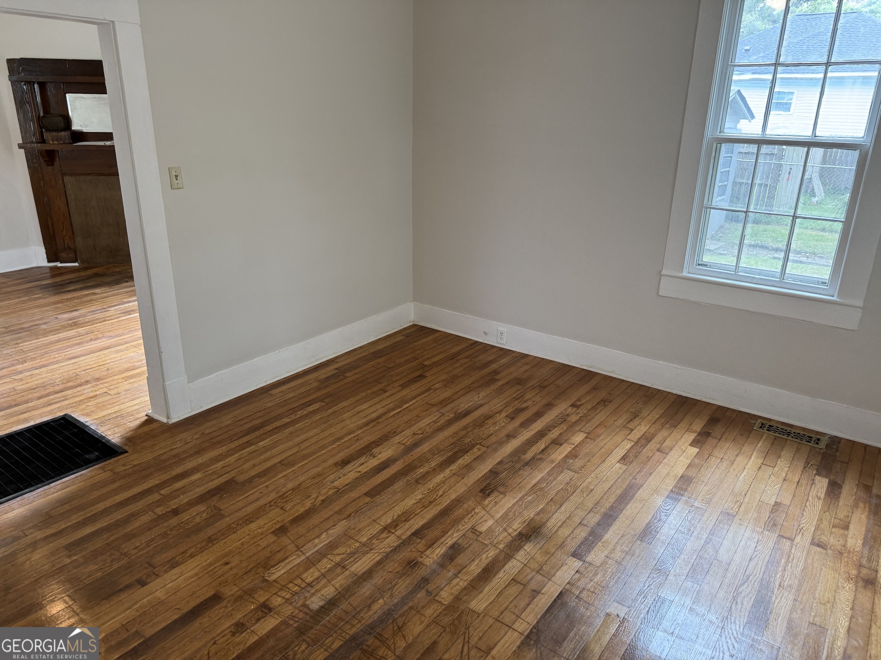 737 E 37th Street Property Photo 5