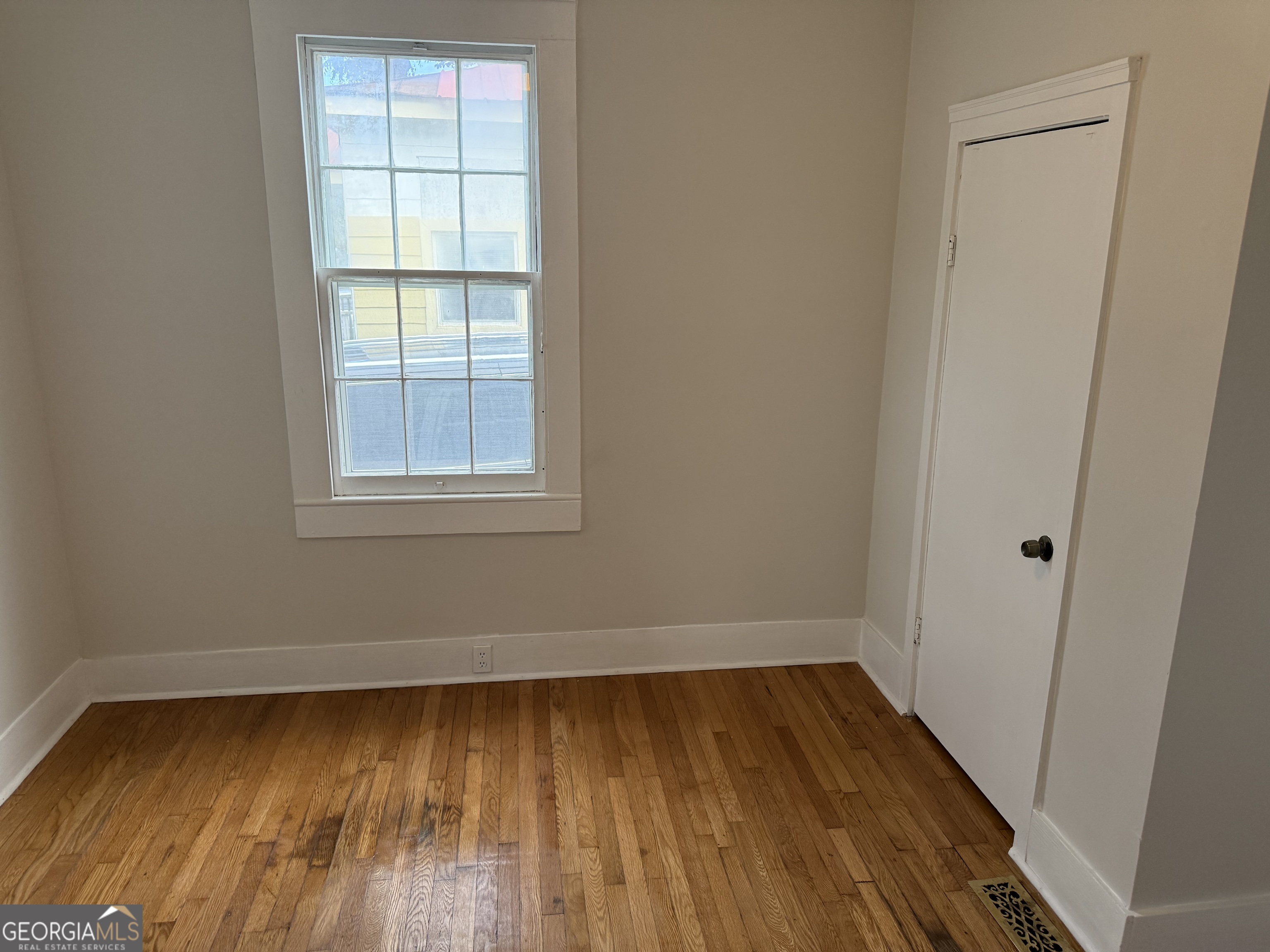 737 E 37th Street Property Photo 10