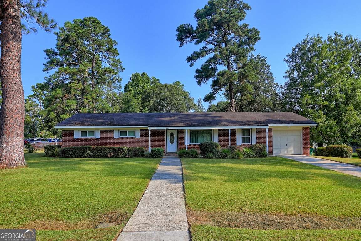 220 Holly Avenue Property Photo 1