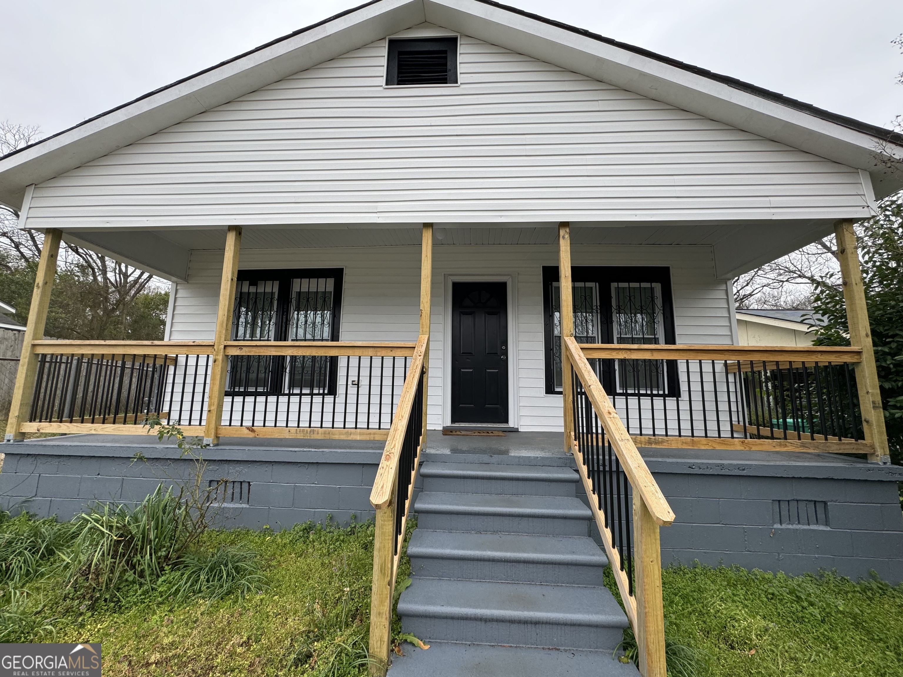 1050 N Clarke Street Property Photo 1