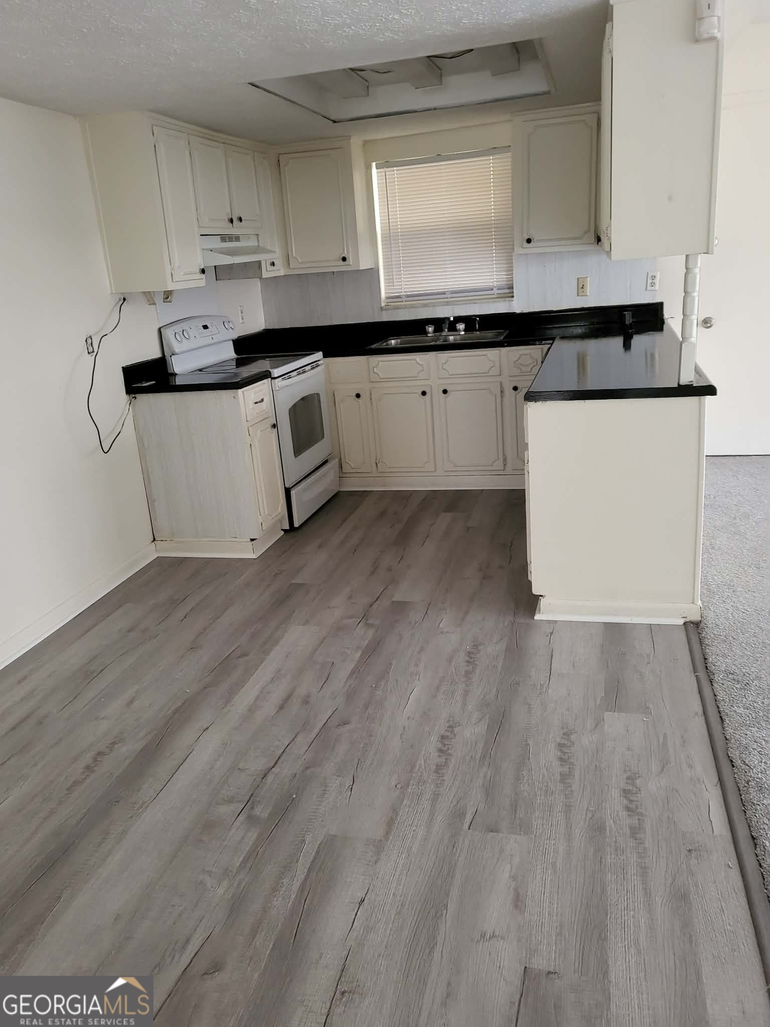 103 Westcliff Circle Apt A Property Photo 5