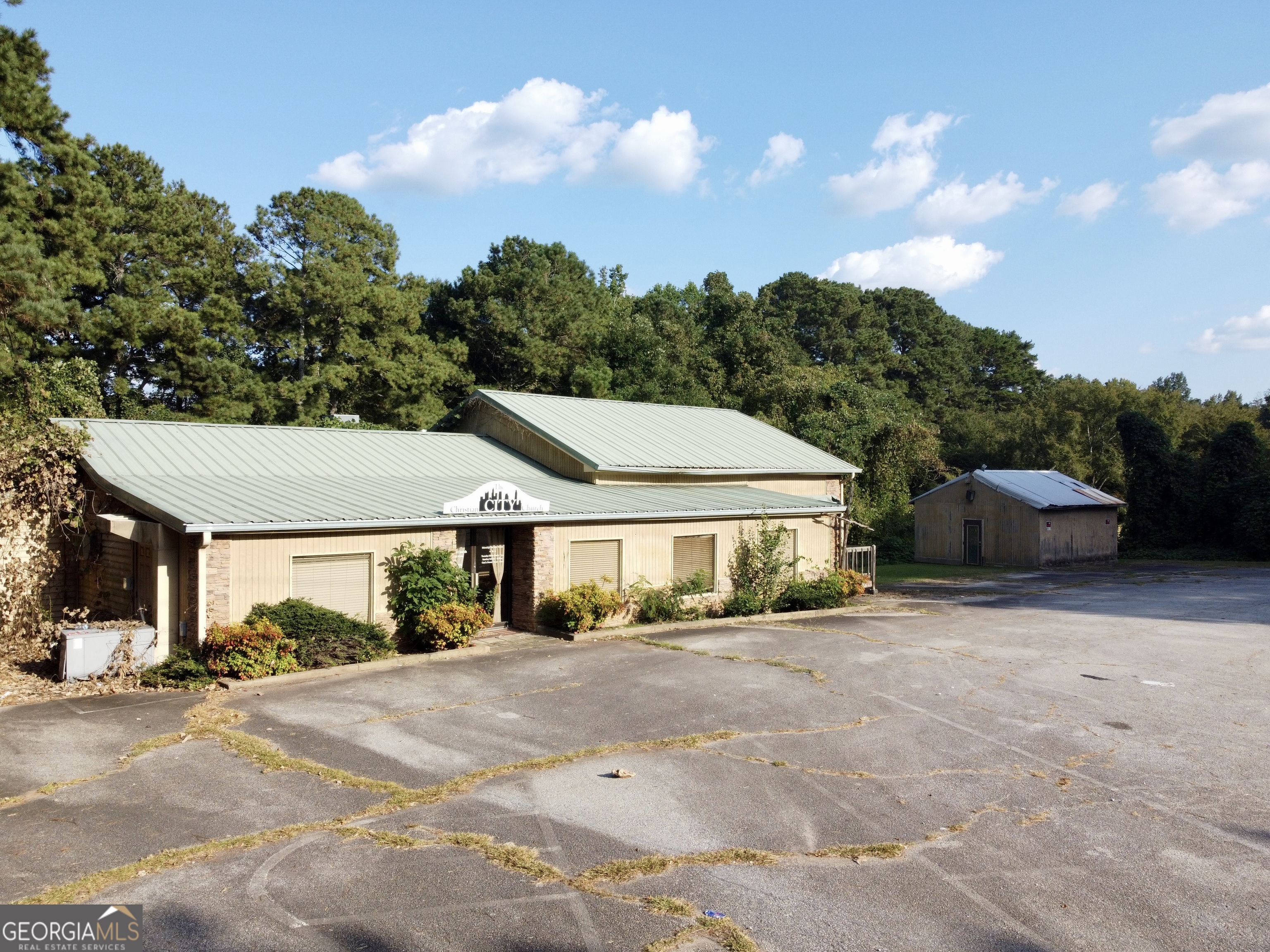 10423 Flat Shoals Road Property Photo 2