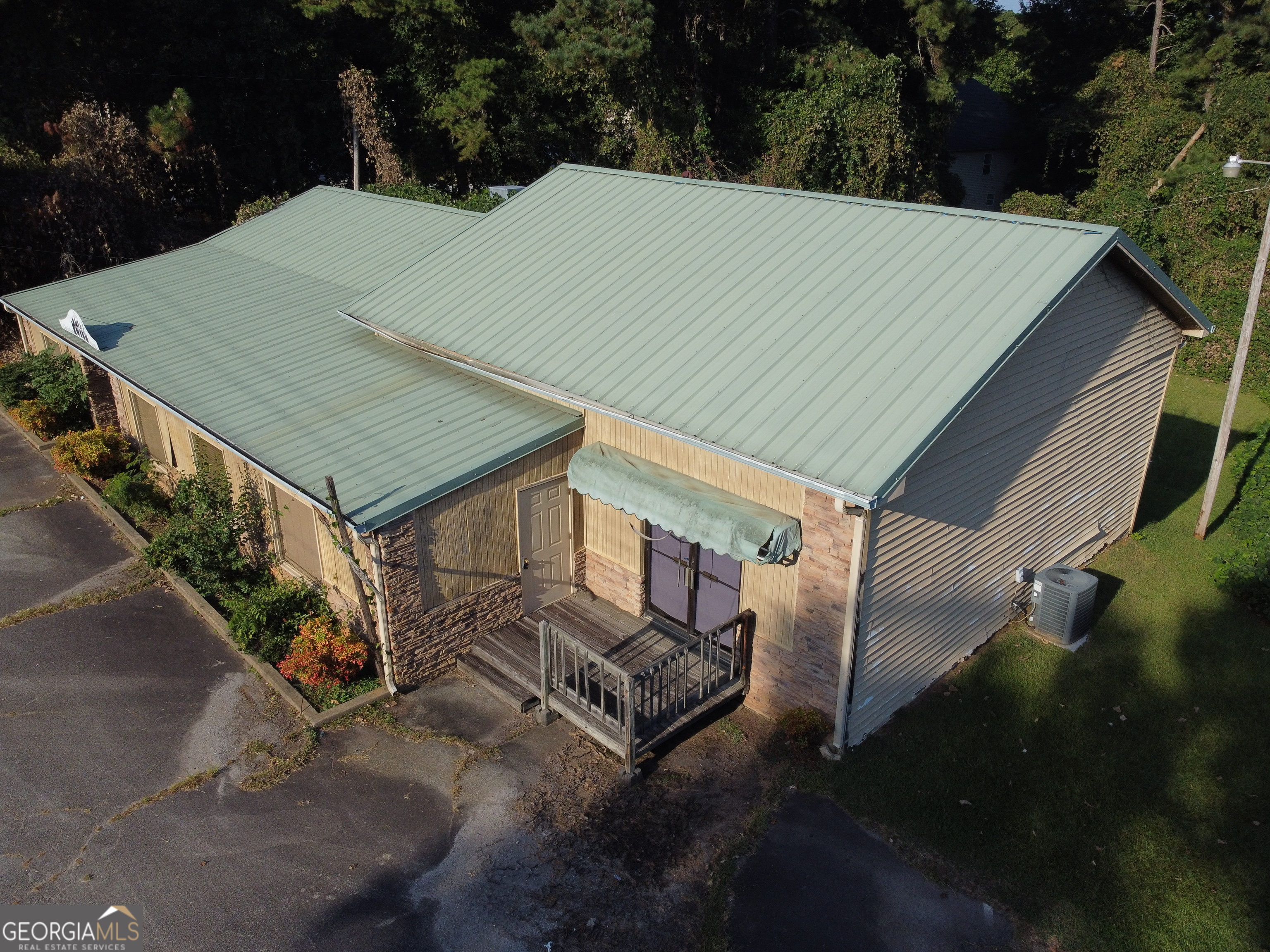 10423 Flat Shoals Road Property Photo 3