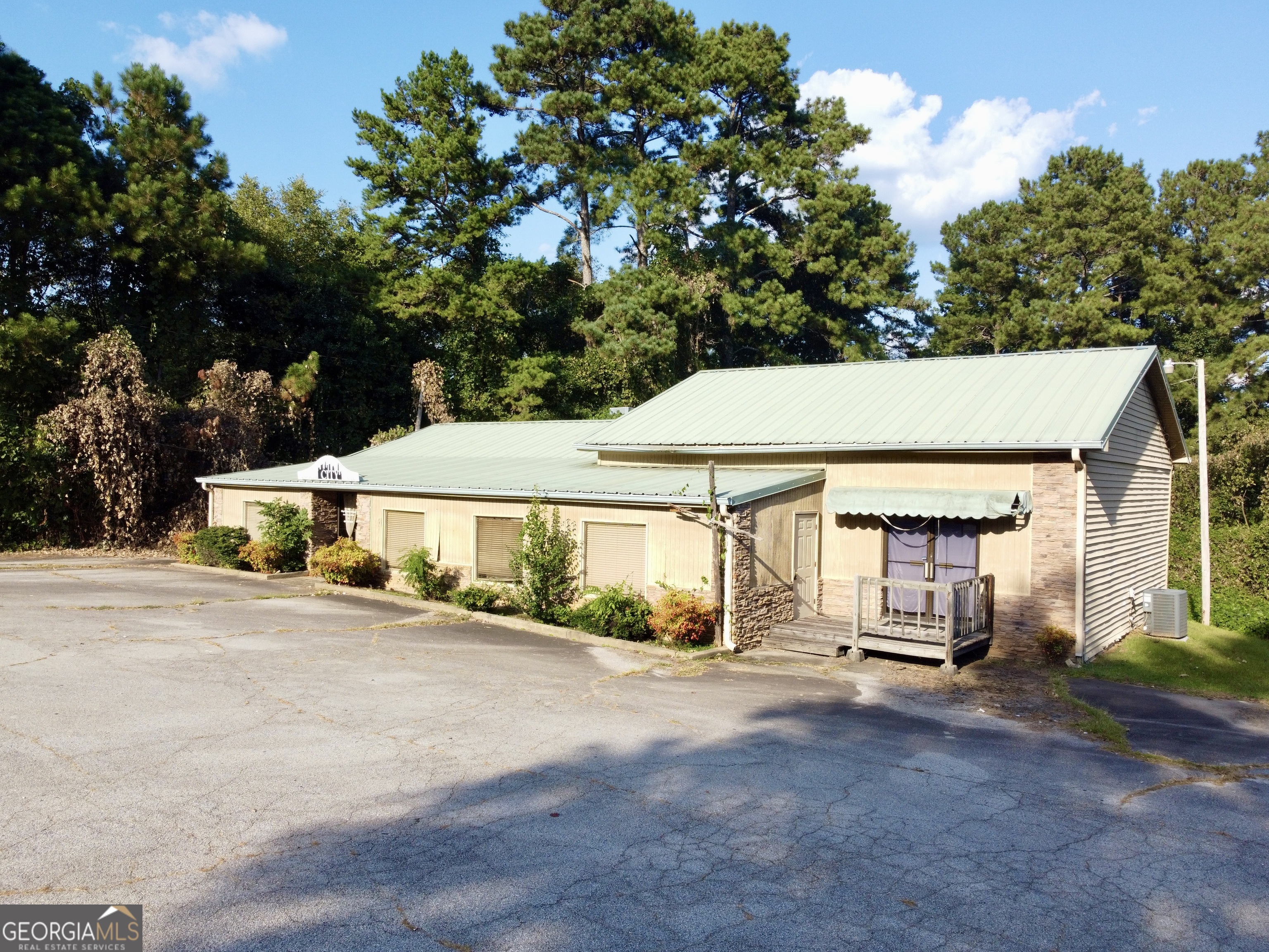 10423 Flat Shoals Road Property Photo 4