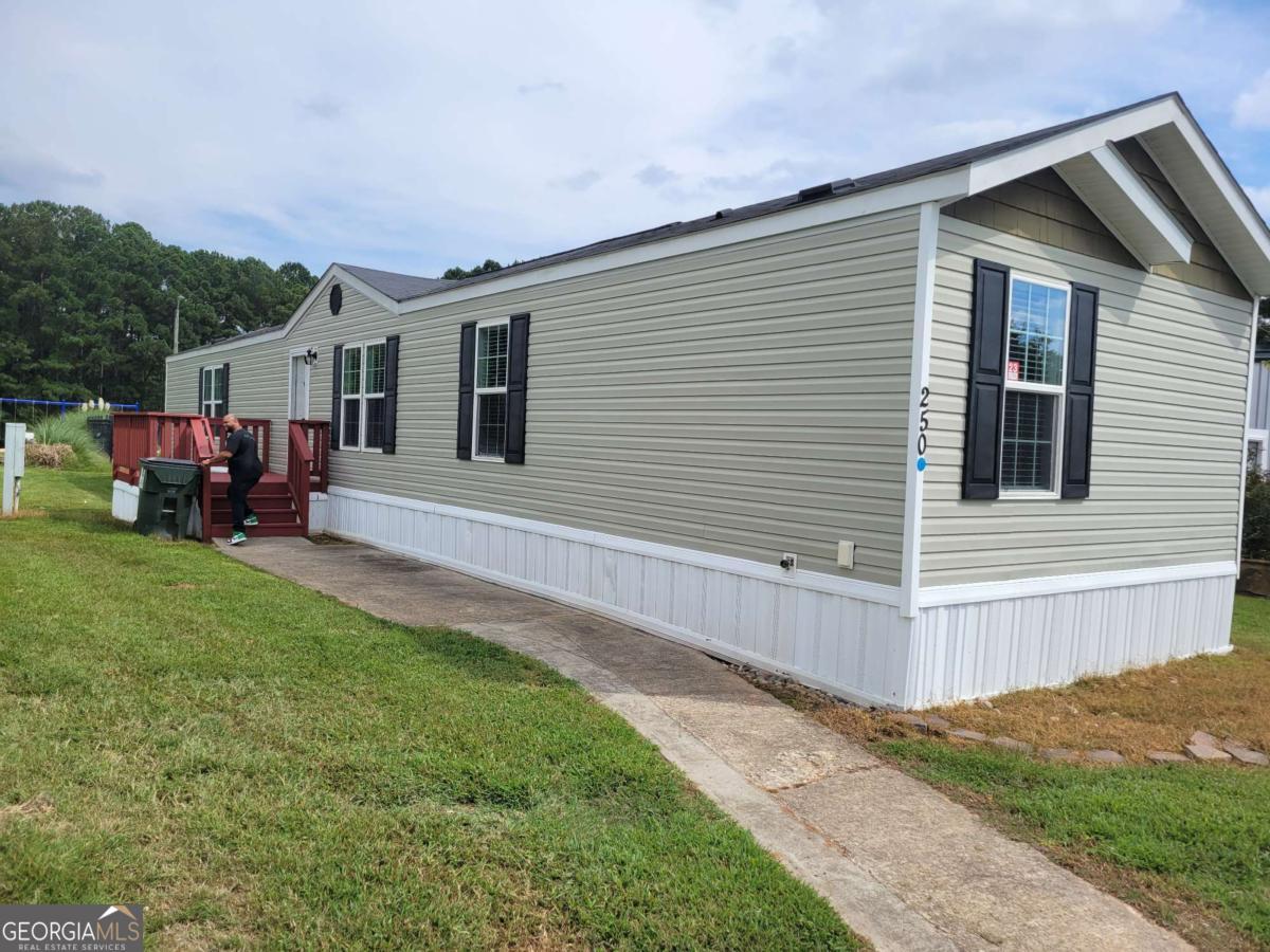 250 Woodside Boulevard Property Photo 1