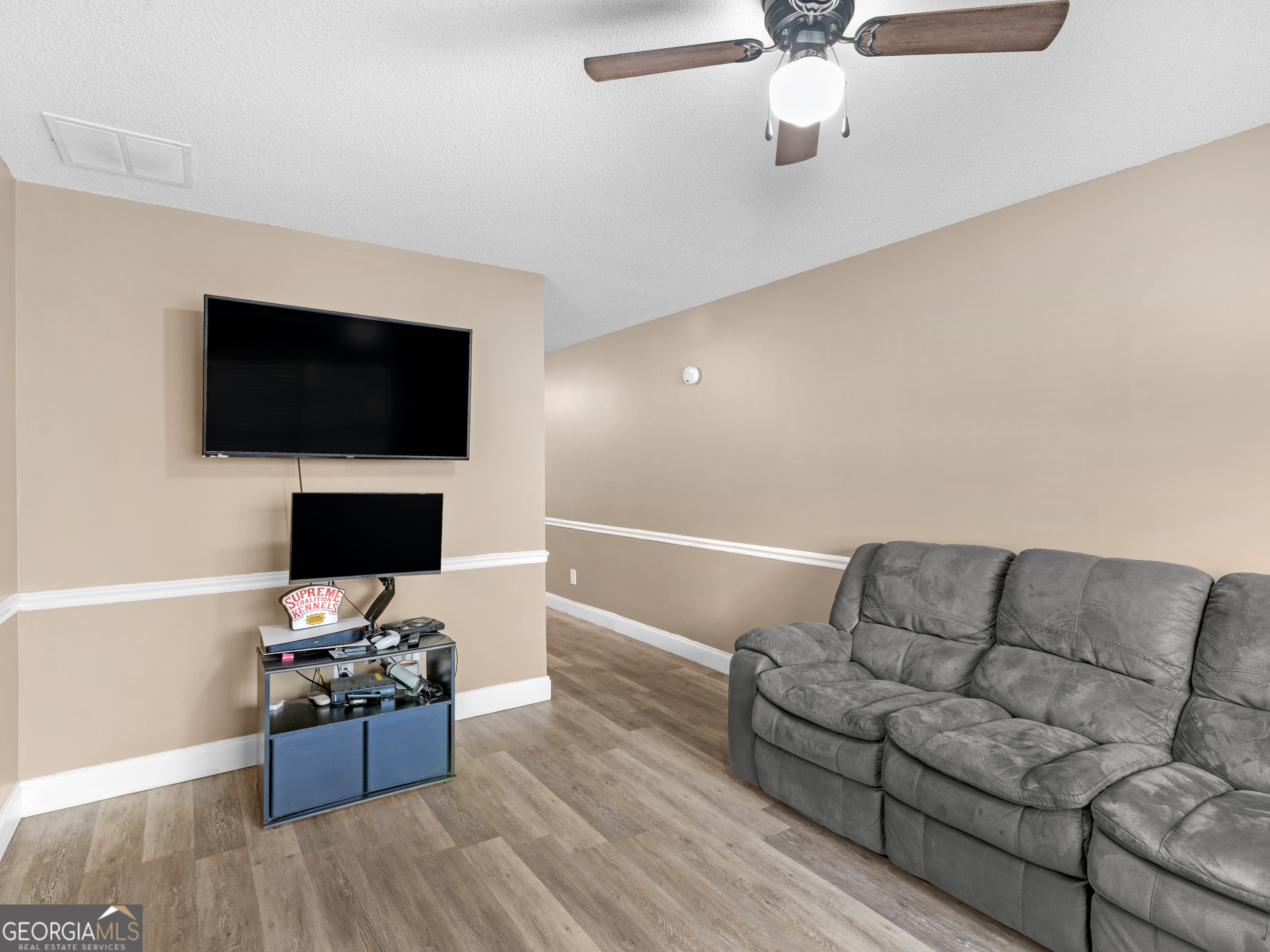 203 Pine Street Property Photo 3