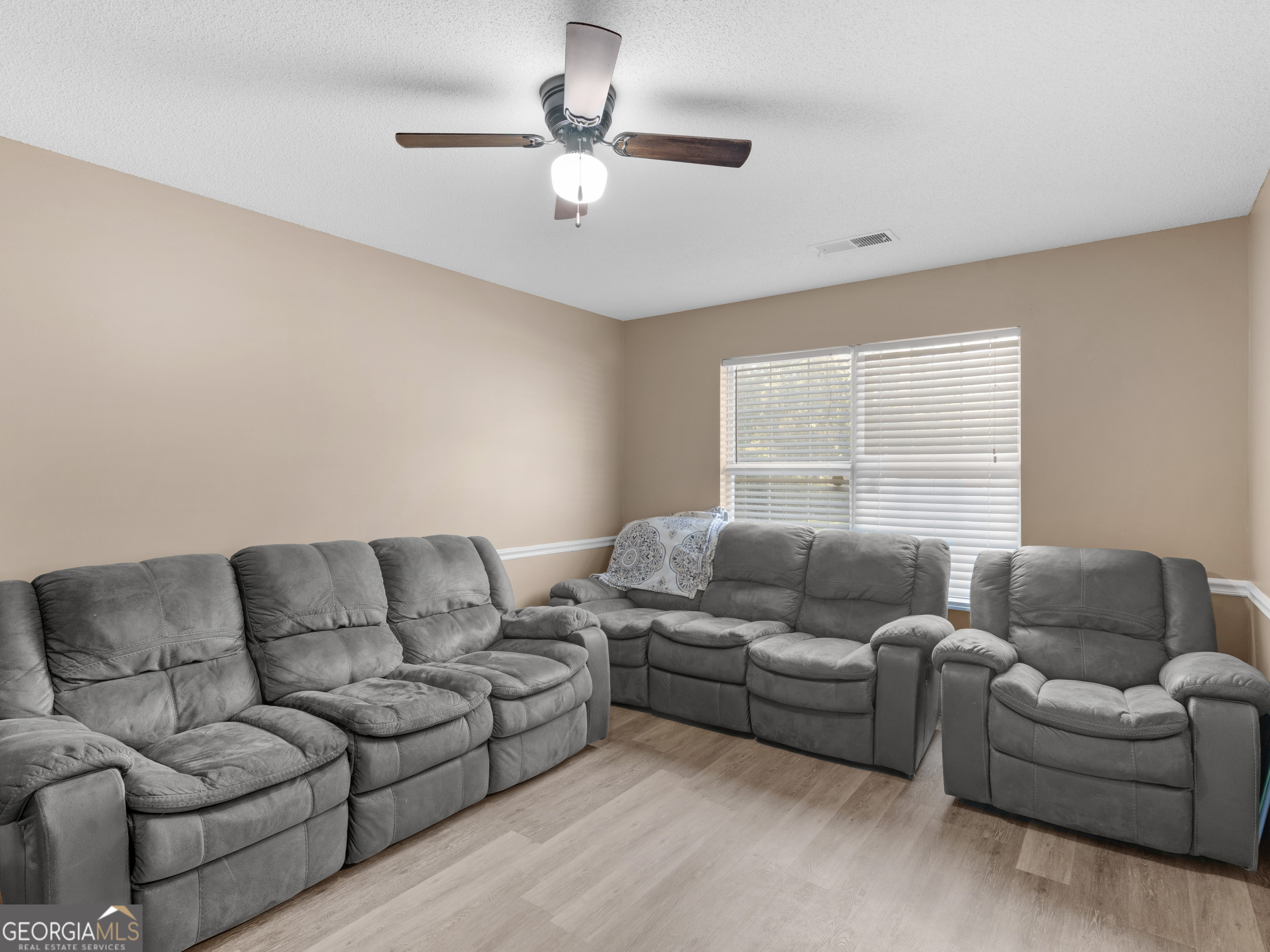 203 Pine Street Property Photo 4