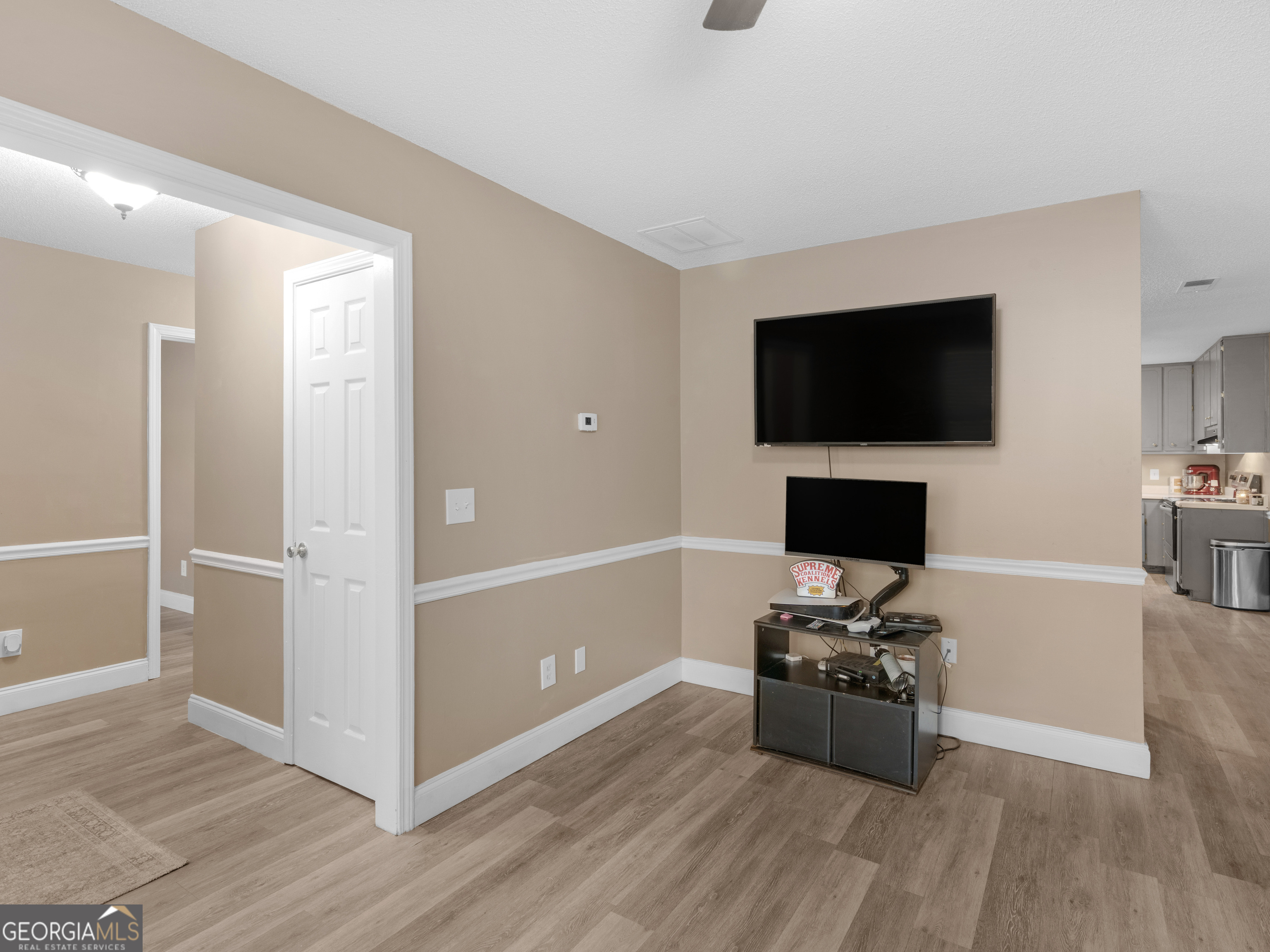 203 Pine Street Property Photo 6